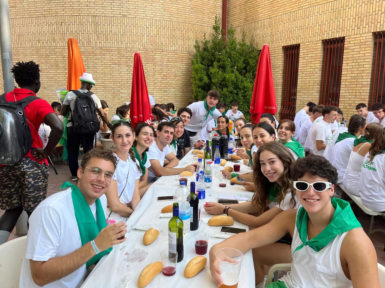 Almuerzos en la mañana del arranque de las fiestas de San Lorenzo