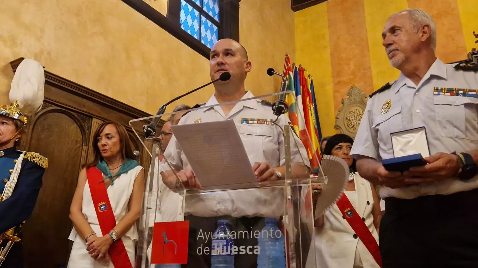 Entrega de la Medalla de Oro de Huesca a la Policía y el Hermanamiento con Tarbes. Foto Myriam Martínez