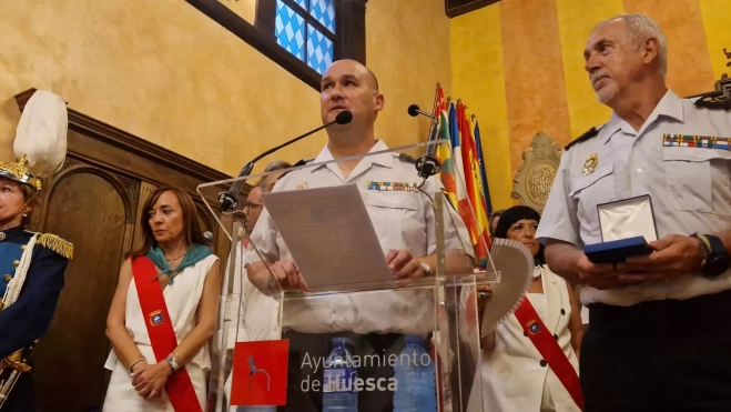 Entrega de la Medalla de Oro de Huesca a la Policía y el Hermanamiento con Tarbes. Foto Myriam Martínez Entrega de la Medalla de Oro de Huesca a la Policía y el Hermanamiento con Tarbes. Foto Myriam Martínez
