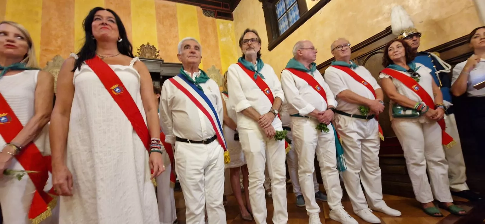 Entrega de la Medalla de Oro de Huesca a la Policía y el Hermanamiento con Tarbes. Foto Myriam Martínez
