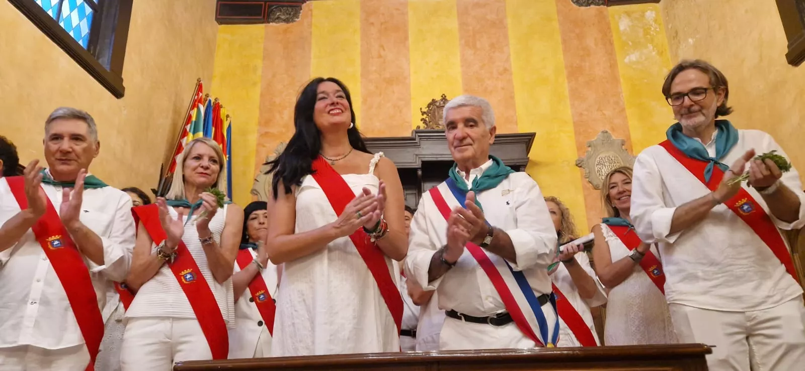 Entrega de la Medalla de Oro de Huesca a la Policía y el Hermanamiento con Tarbes. Foto Myriam Martínez
