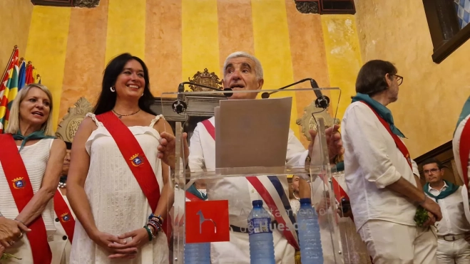 Entrega de la Medalla de Oro de Huesca a la Policía y el Hermanamiento con Tarbes. Foto Myriam Martínez Entrega de la Medalla de Oro de Huesca a la Policía y el Hermanamiento con Tarbes. Foto Myriam Martínez