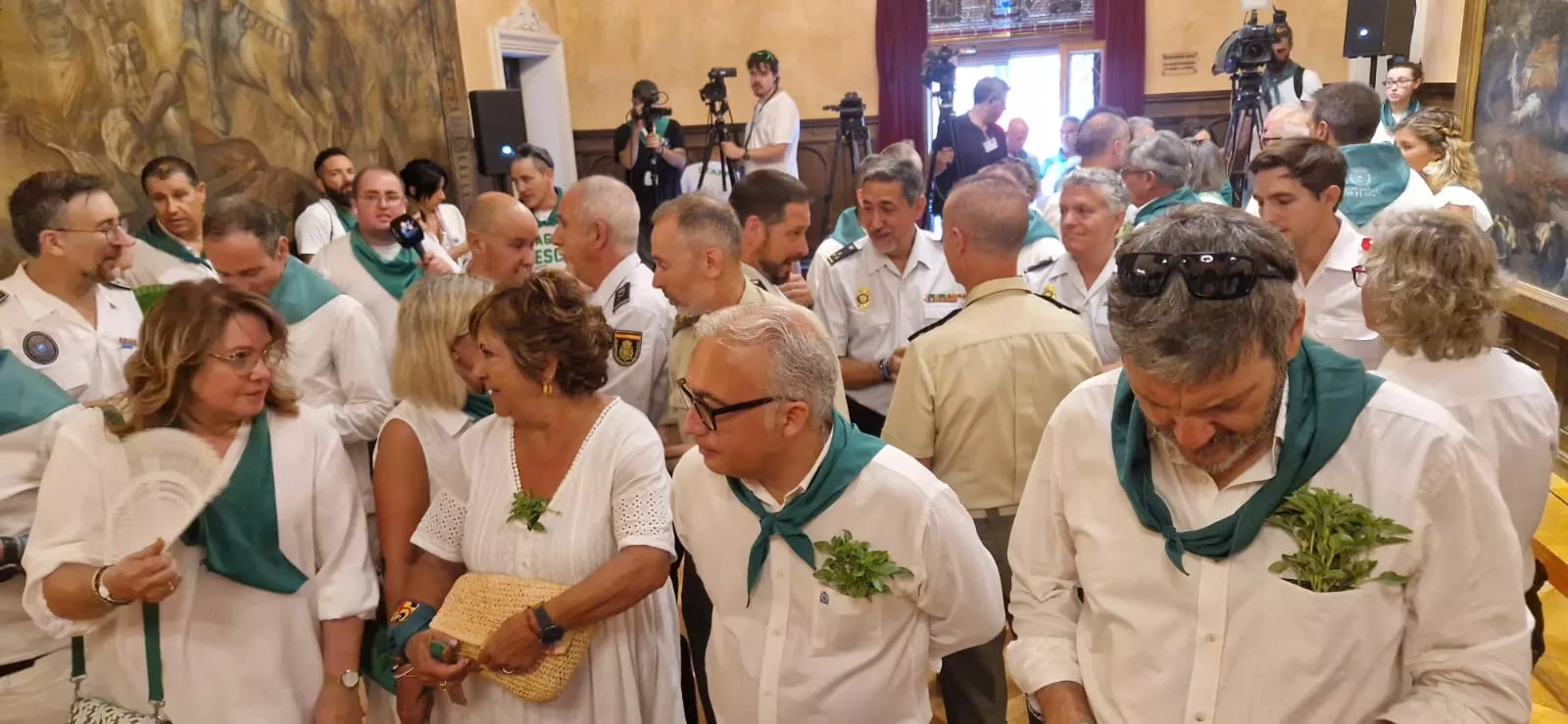Entrega de la Medalla de Oro de Huesca a la Policía y el Hermanamiento con Tarbes. Foto Myriam Martínez