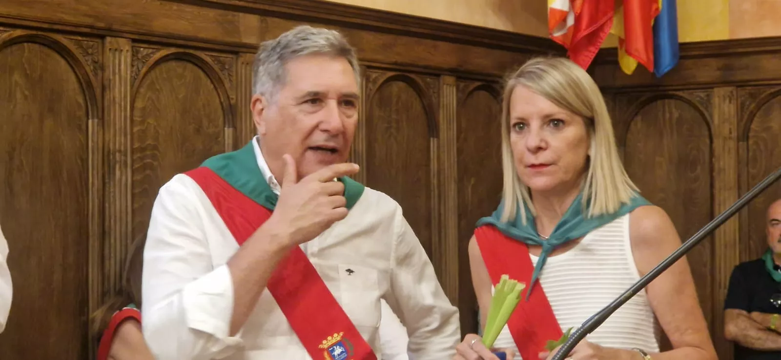 Entrega de la Medalla de Oro de Huesca a la Policía y el Hermanamiento con Tarbes. Foto Myriam Martínez