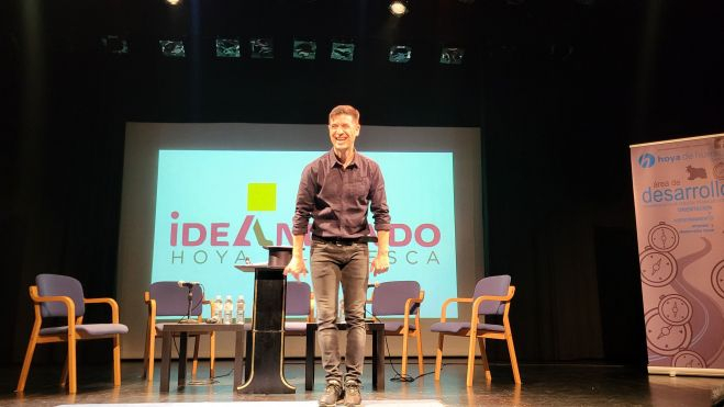 Civi Civiac saluda tras el número realizado. Foto Myriam Martínez Civi Civiac saluda tras el número realizado. Foto Myriam Martínez