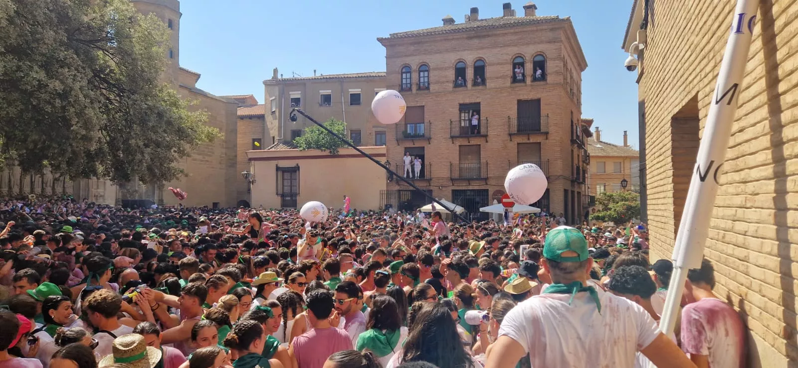 Plaza de la Catedral por el cohete de San Lorenzo