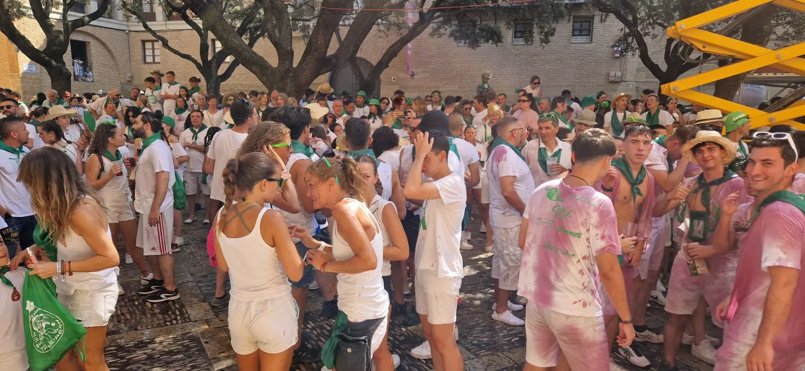 Plaza de la Catedral por el cohete de San Lorenzo