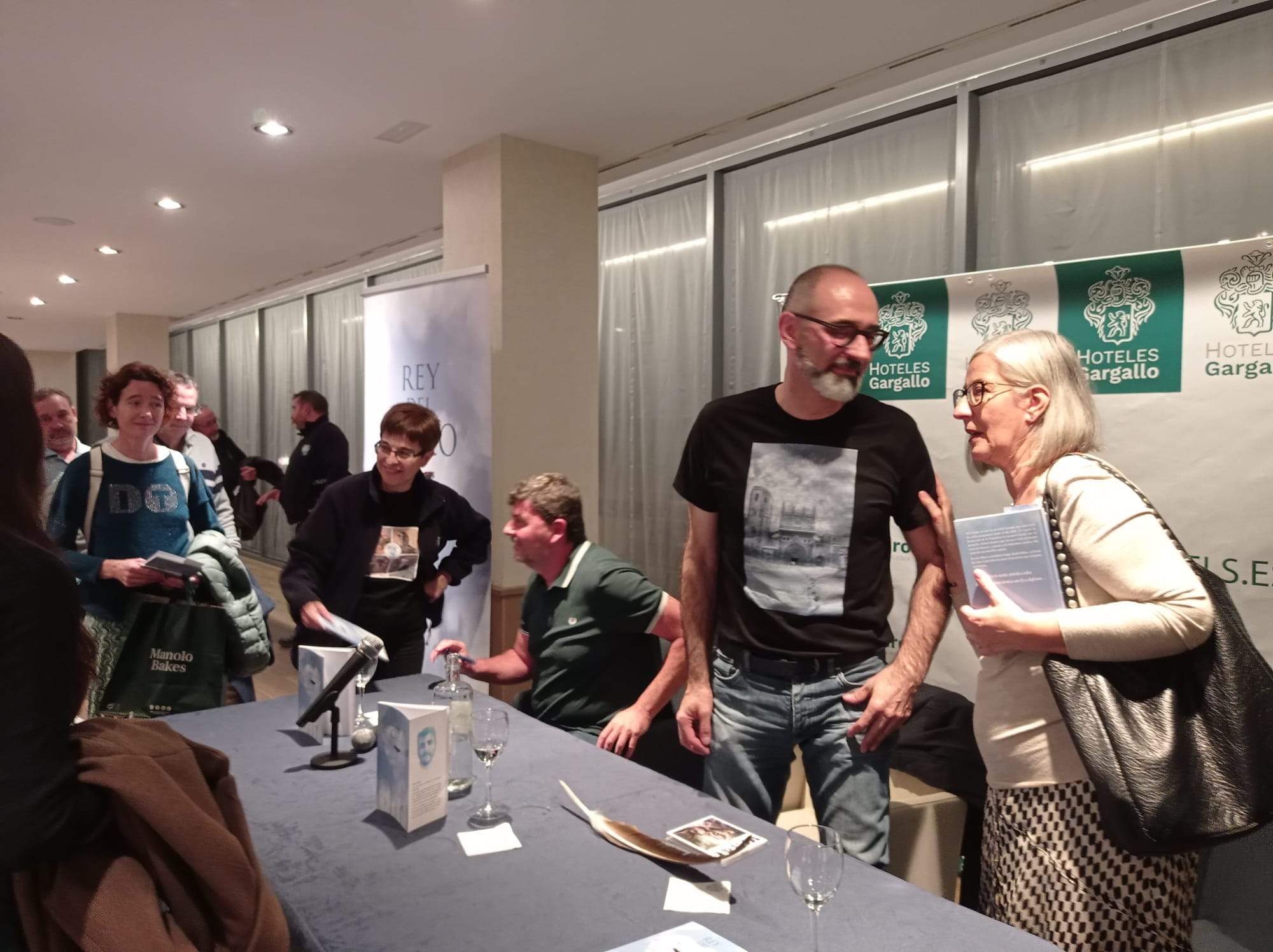 Presentación y firmas de Rey del Cielo de Pablo Vallés y Raúl Sunn.