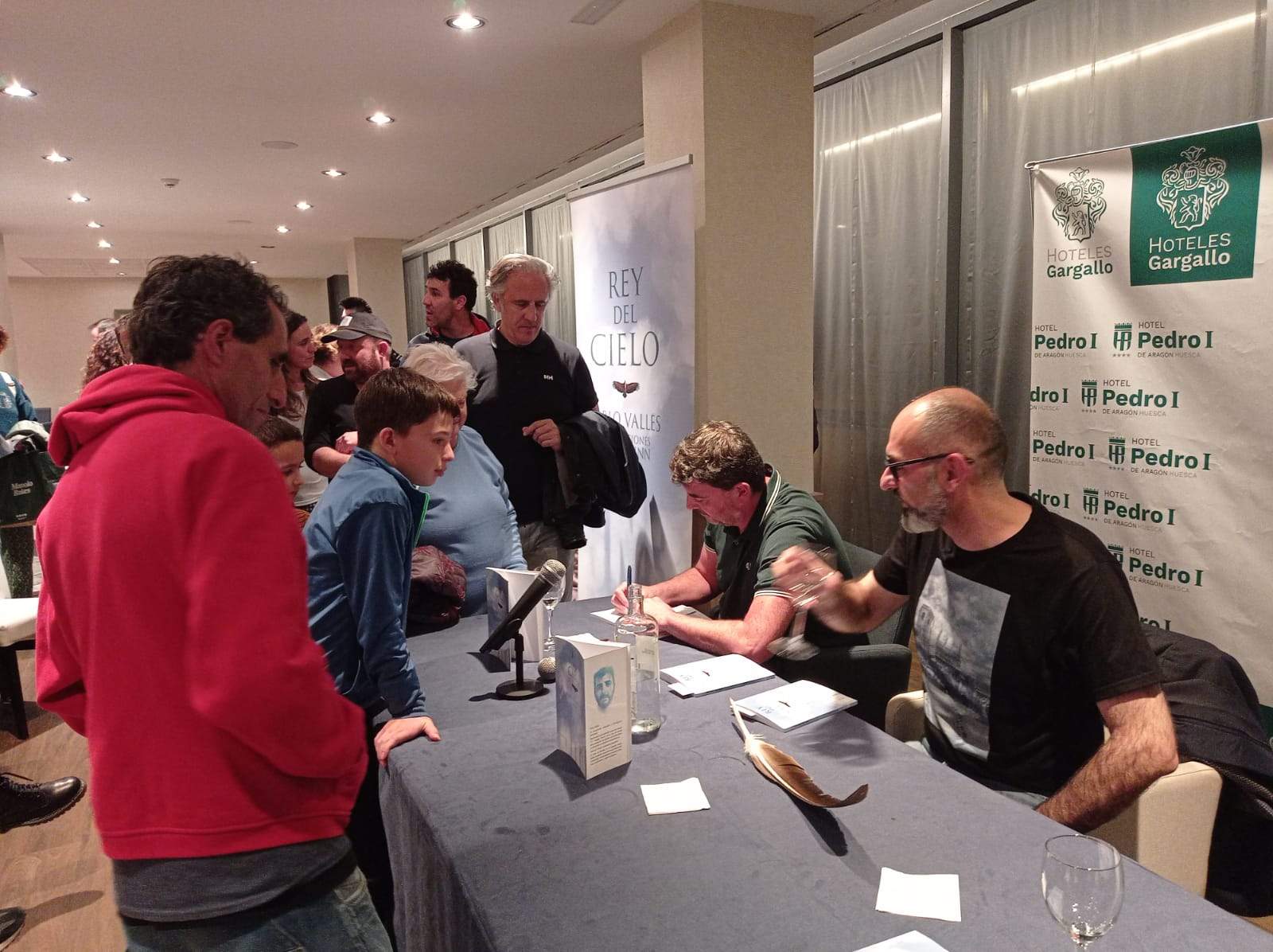 Presentación y firmas de Rey del Cielo de Pablo Vallés y Raúl Sunn.