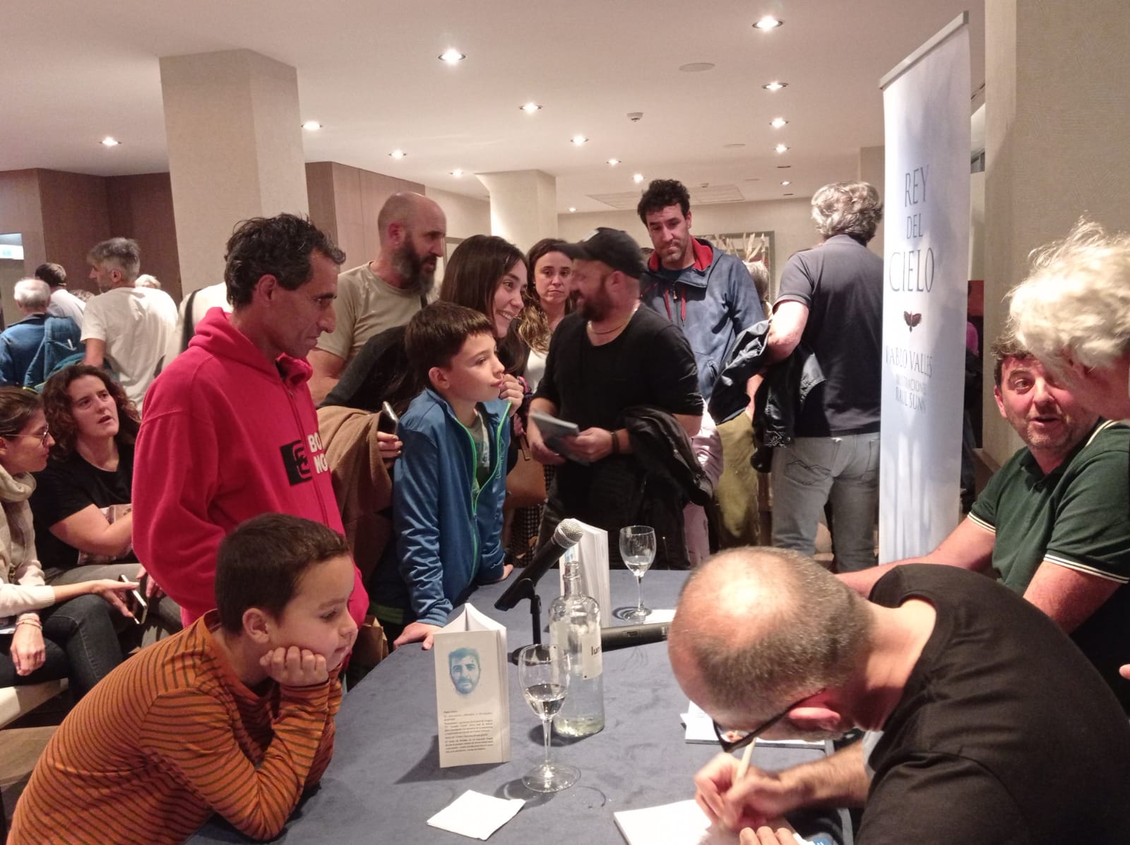 Presentación y firmas de Rey del Cielo de Pablo Vallés y Raúl Sunn.