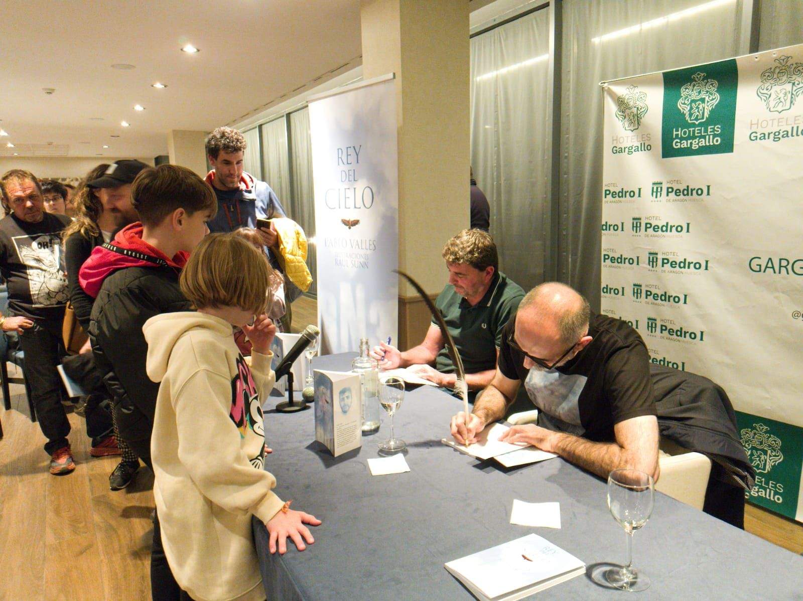 Presentación y firmas de Rey del Cielo de Pablo Vallés y Raúl Sunn.