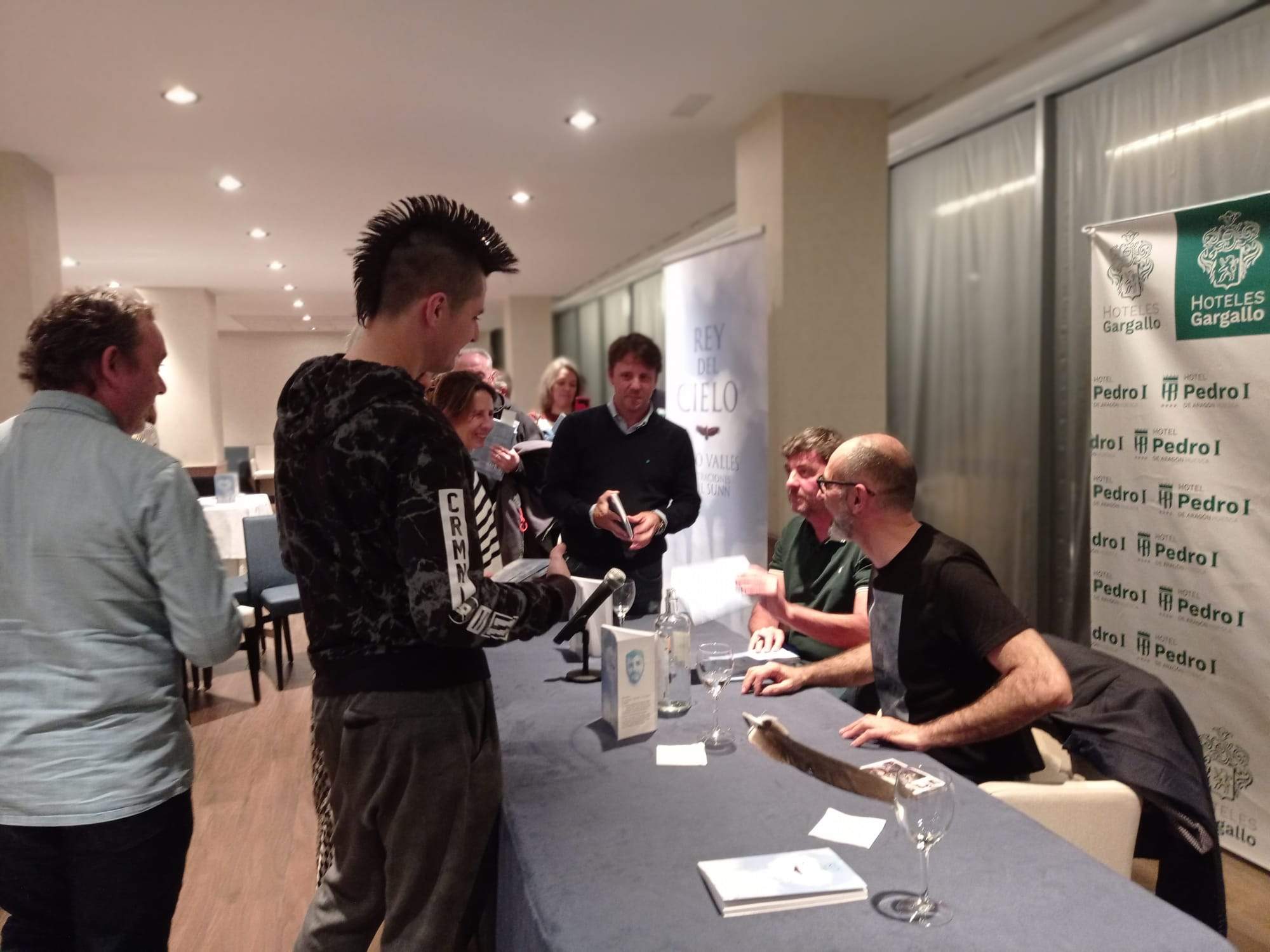 Presentación y firmas de Rey del Cielo de Pablo Vallés y Raúl Sunn.