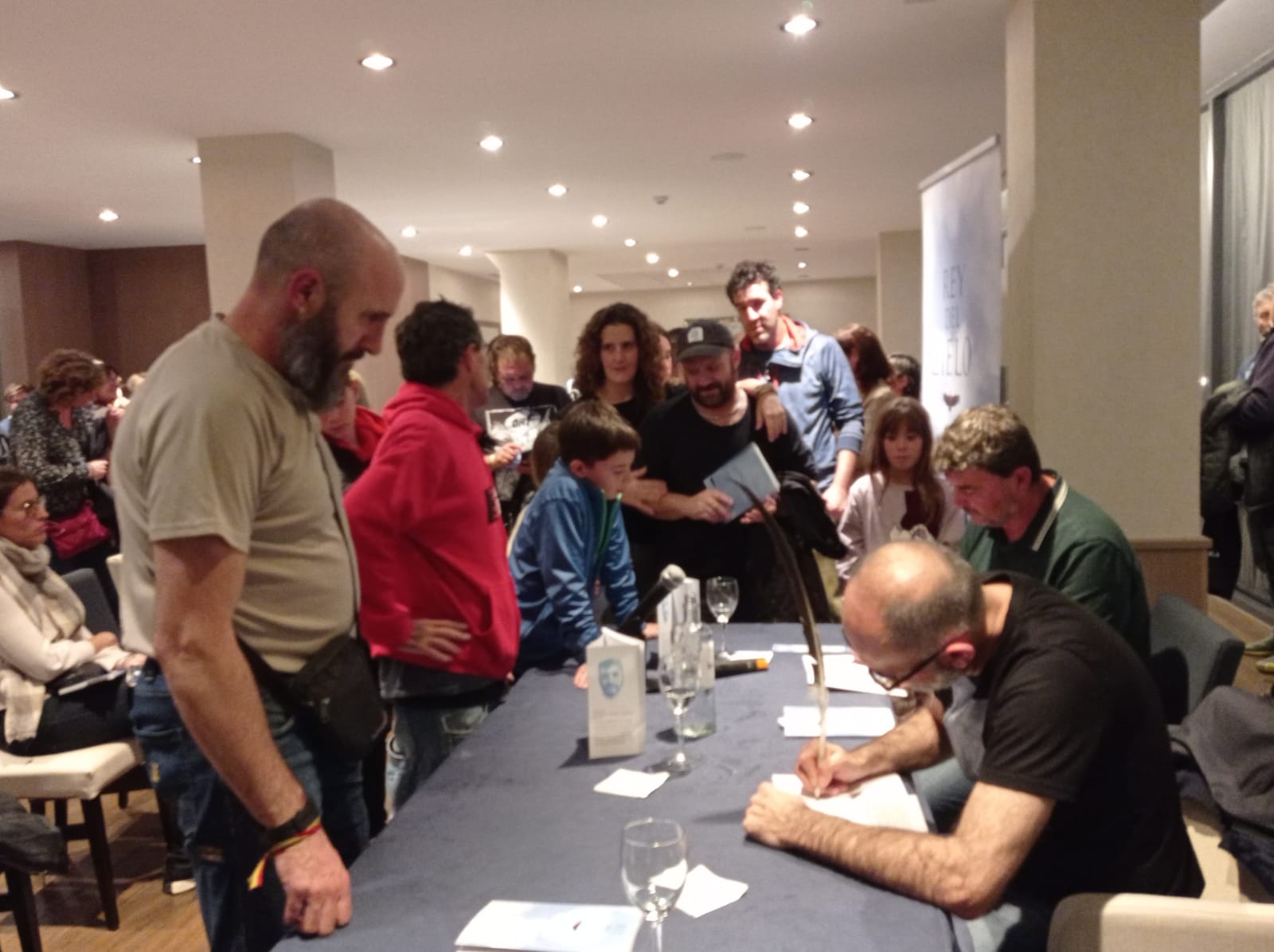 Presentación y firmas de Rey del Cielo de Pablo Vallés y Raúl Sunn.
