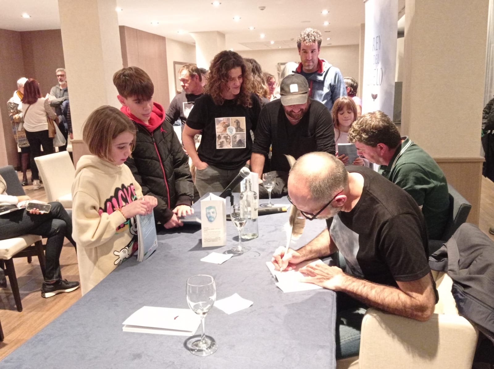 Presentación y firmas de Rey del Cielo de Pablo Vallés y Raúl Sunn.