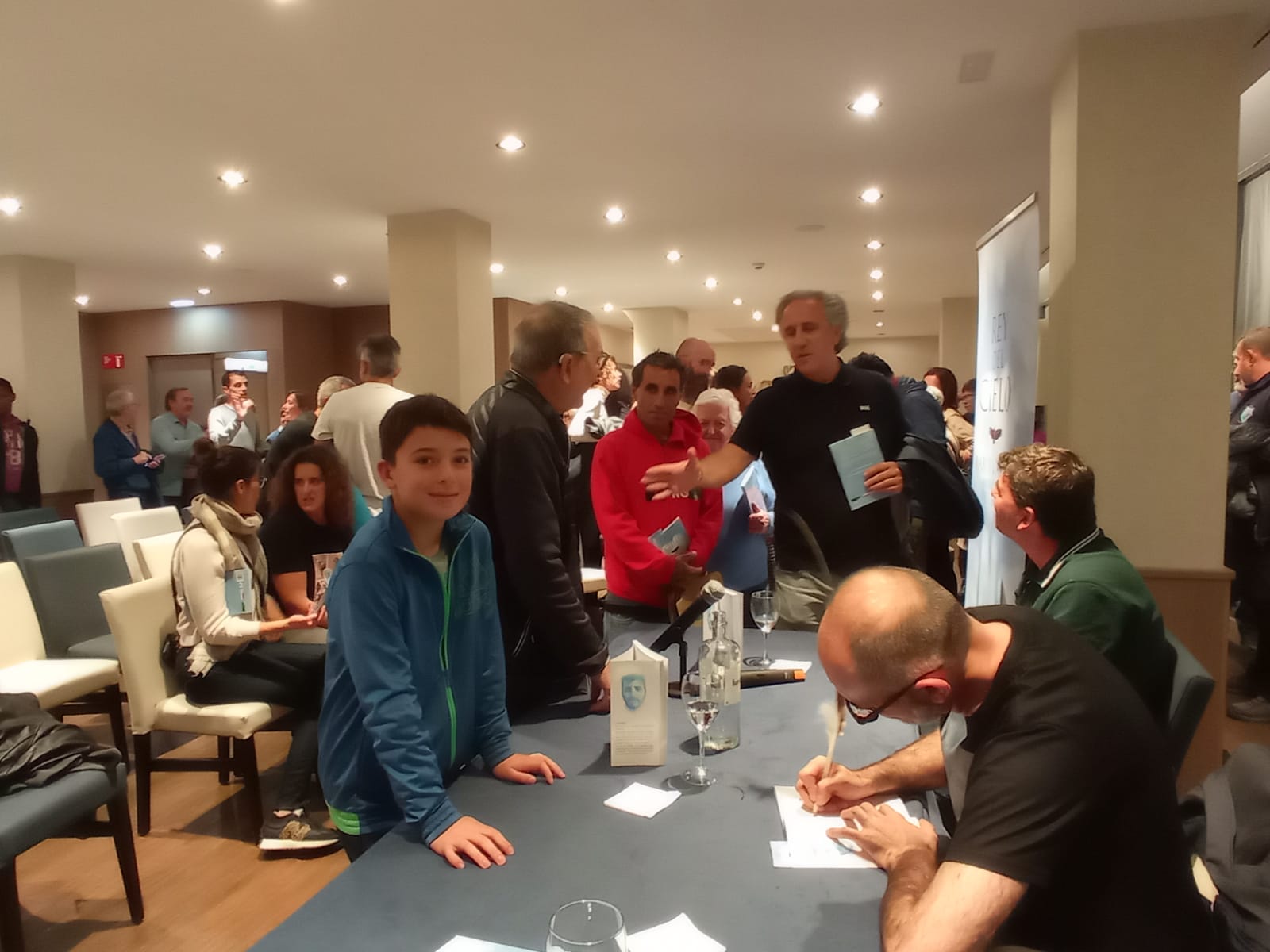 Presentación y firmas de Rey del Cielo de Pablo Vallés y Raúl Sunn.