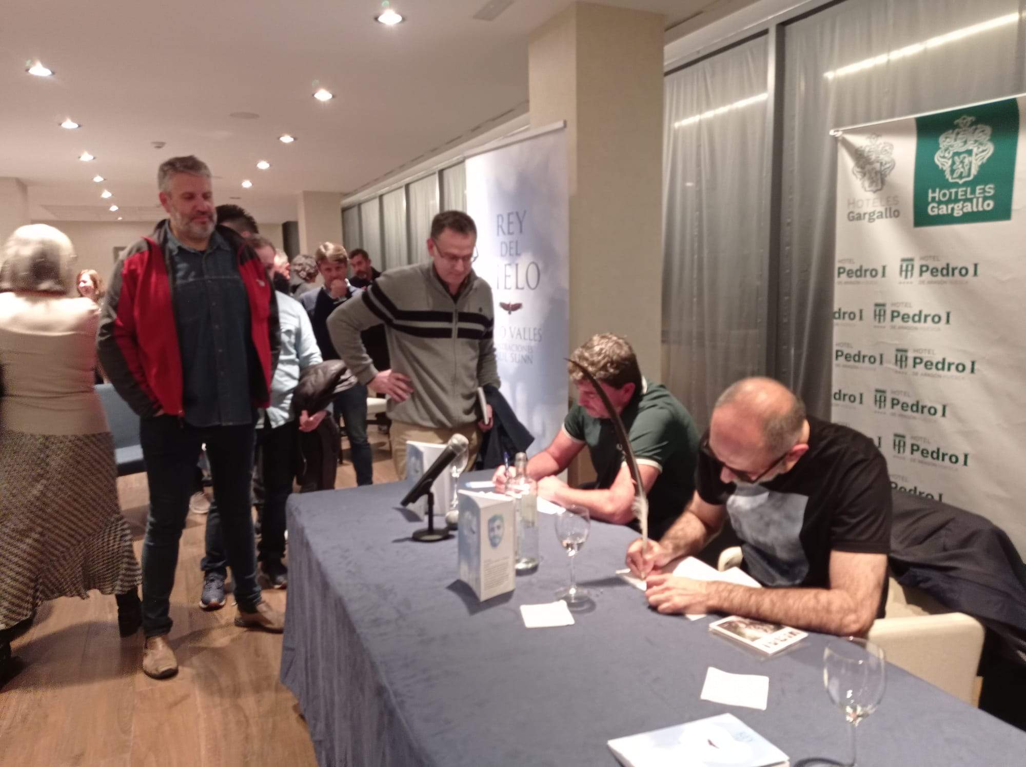 Presentación y firmas de Rey del Cielo de Pablo Vallés y Raúl Sunn.