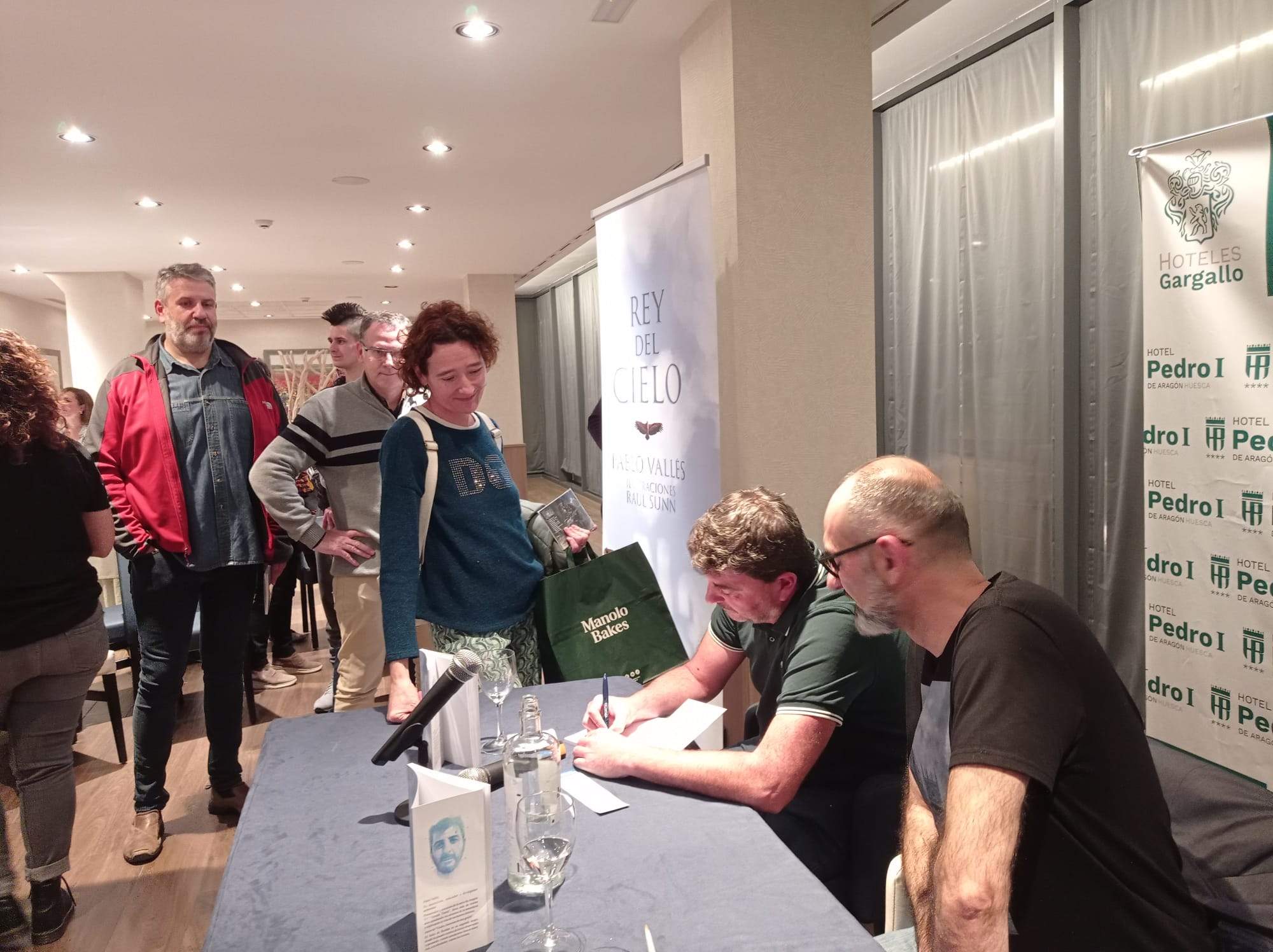 Presentación y firmas de Rey del Cielo de Pablo Vallés y Raúl Sunn.