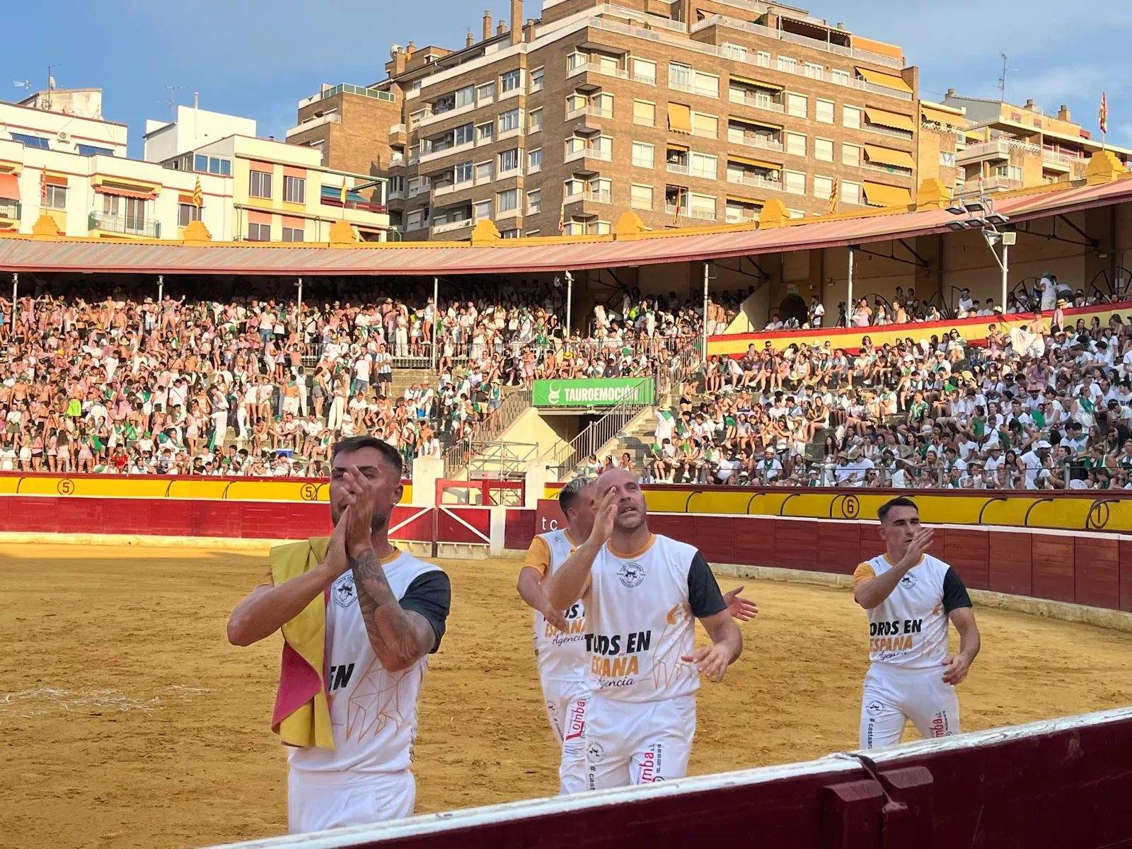 Imágenes de la becerrada de las peñas y Casta Aragonesa. Foto: Adrián Mora