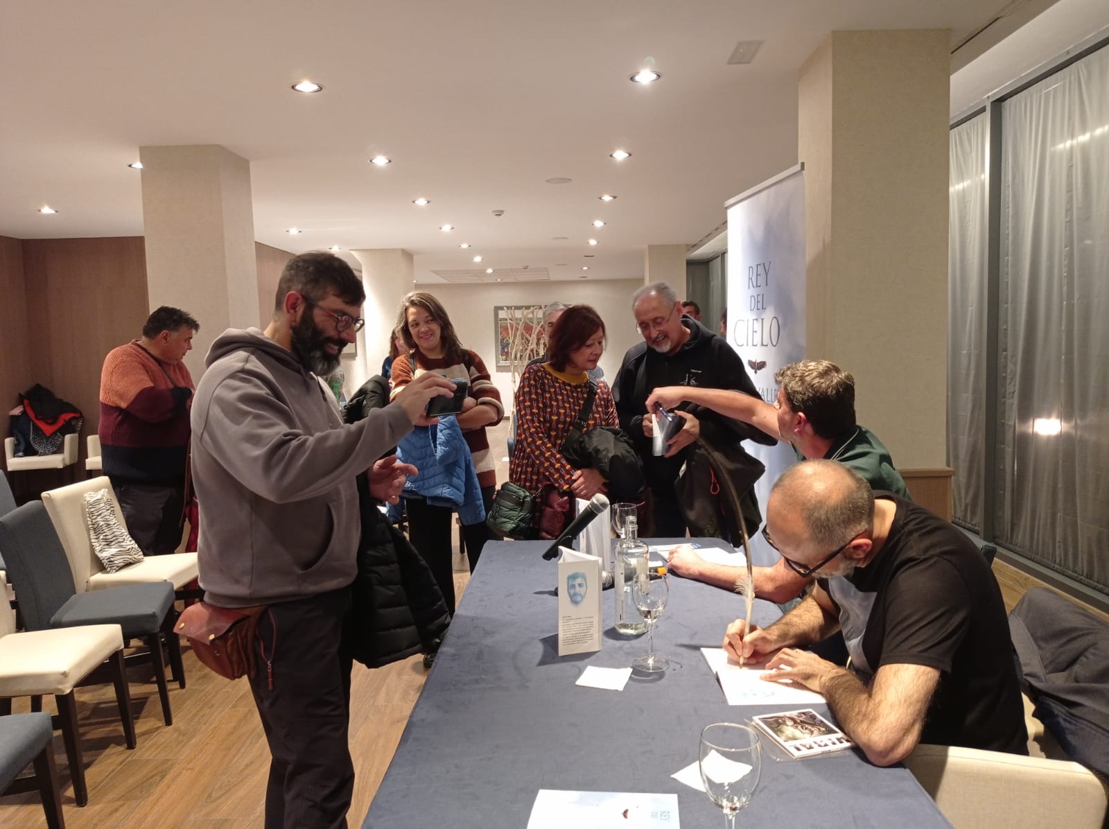 Presentación y firmas de Rey del Cielo de Pablo Vallés y Raúl Sunn.