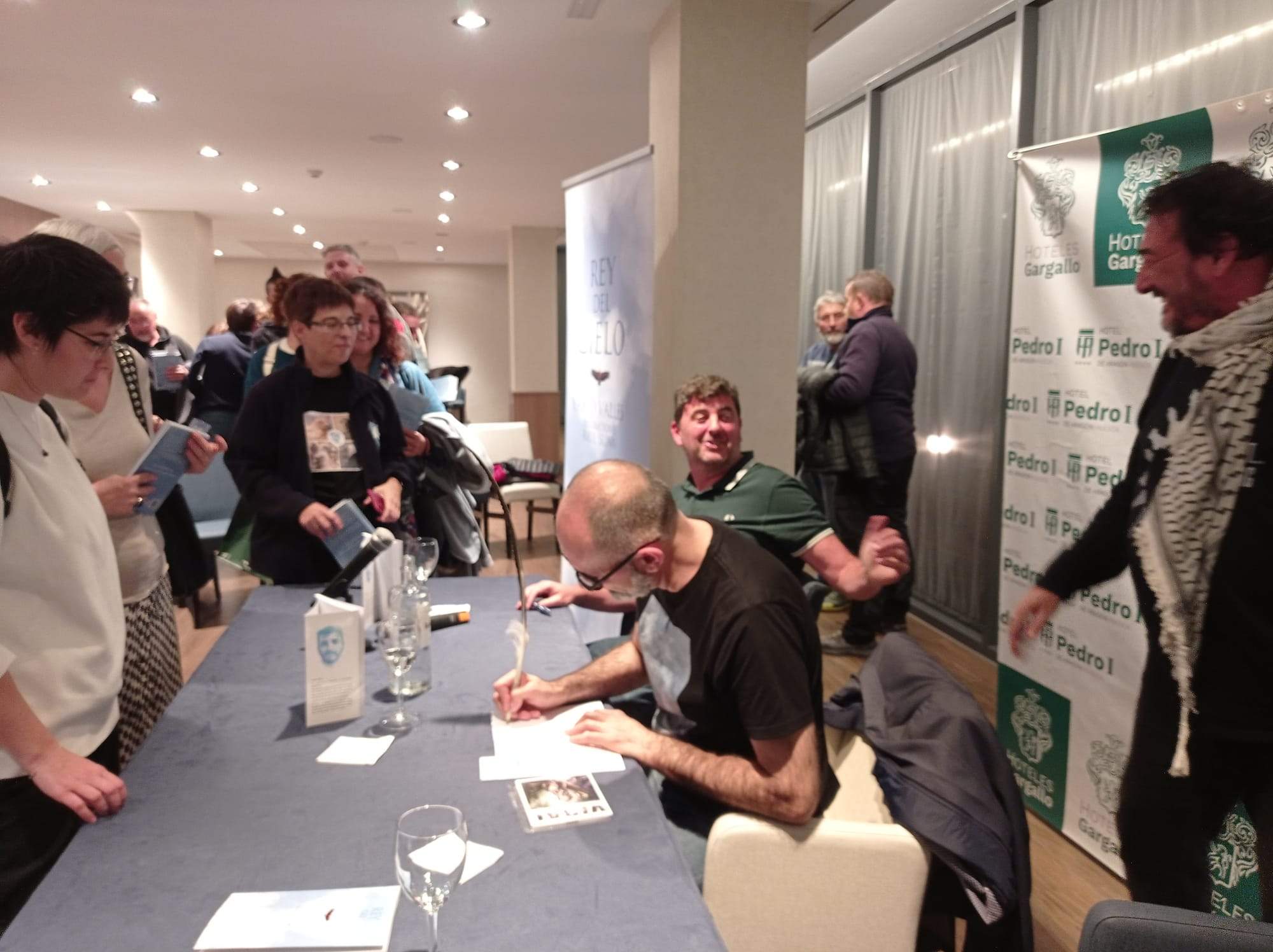 Presentación y firmas de Rey del Cielo de Pablo Vallés y Raúl Sunn.