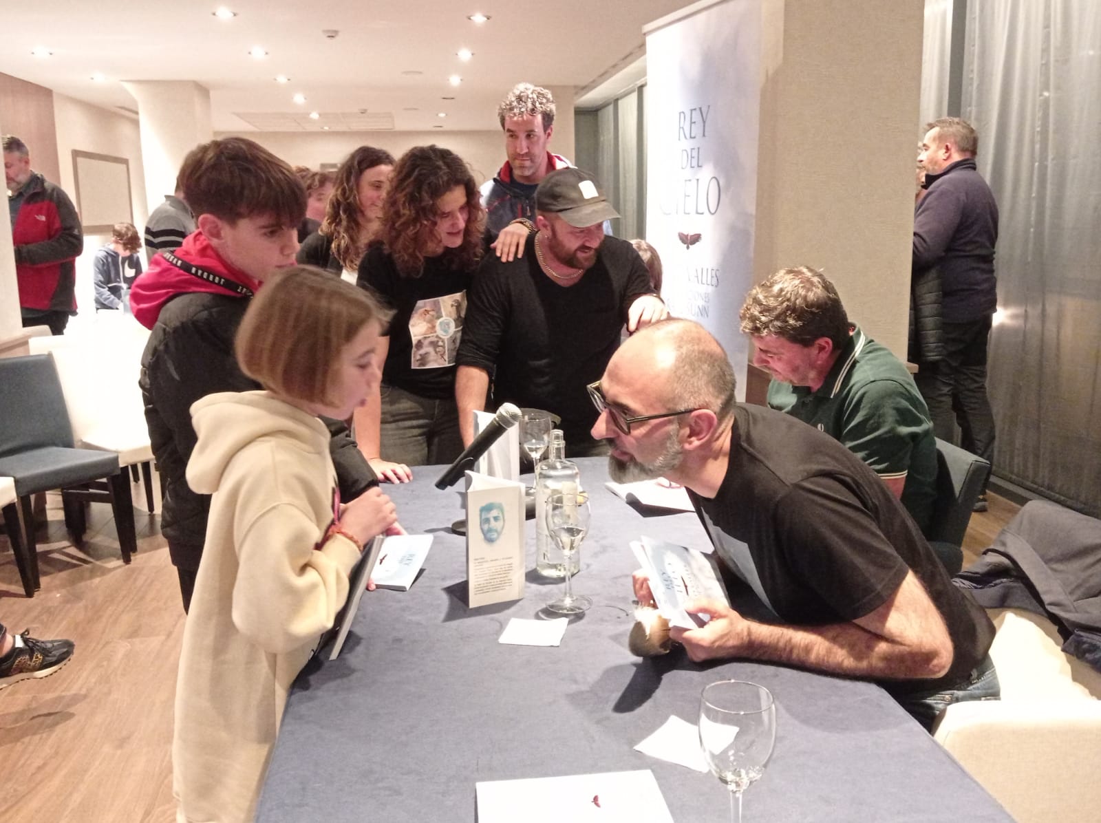 Presentación y firmas de Rey del Cielo de Pablo Vallés y Raúl Sunn.