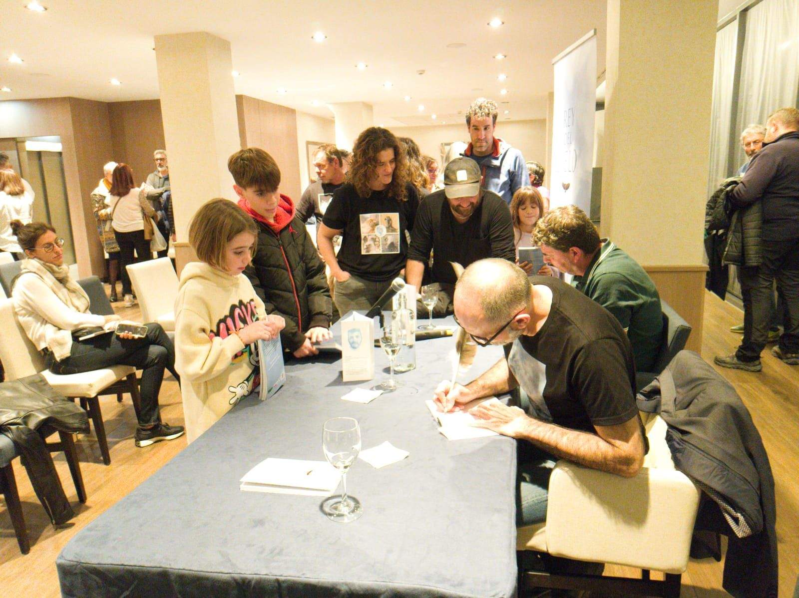 Presentación y firmas de Rey del Cielo de Pablo Vallés y Raúl Sunn.