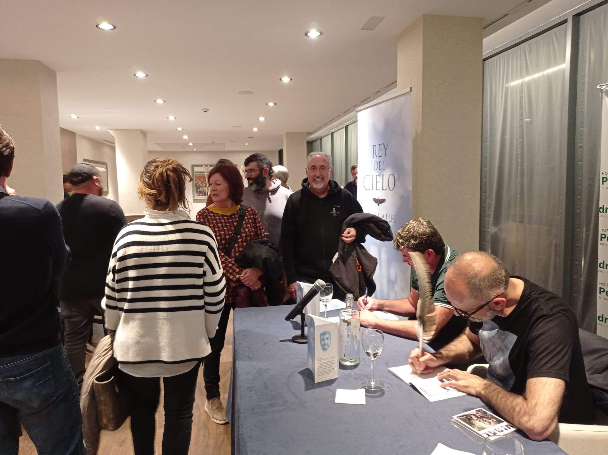 Presentación y firmas de Rey del Cielo de Pablo Vallés y Raúl Sunn.