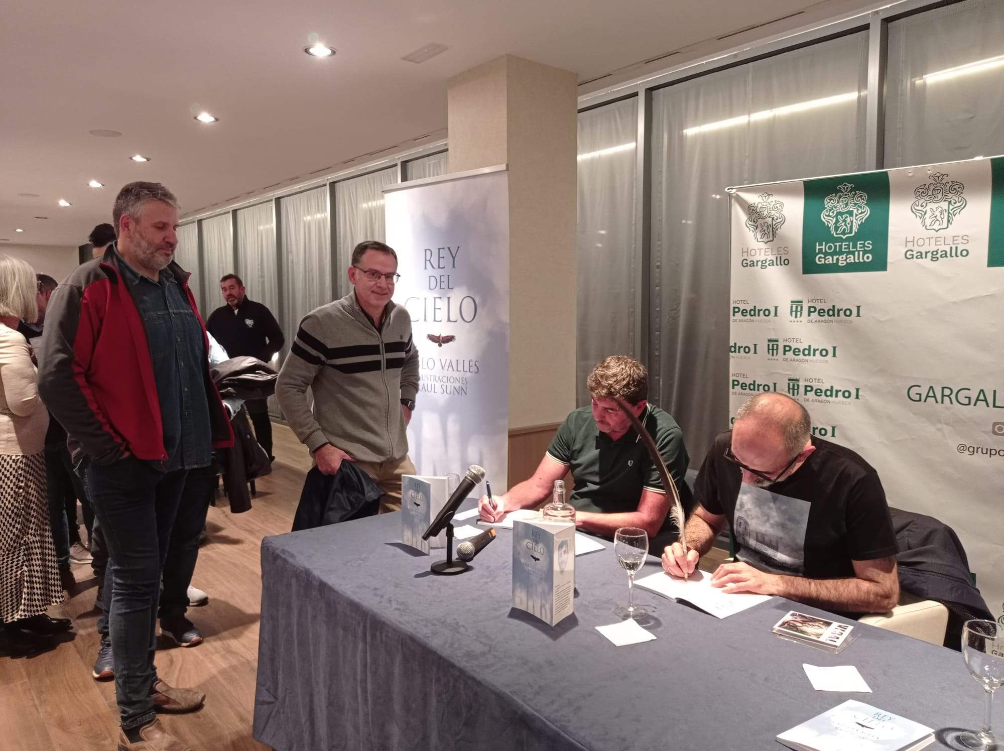 Presentación y firmas de Rey del Cielo de Pablo Vallés y Raúl Sunn.