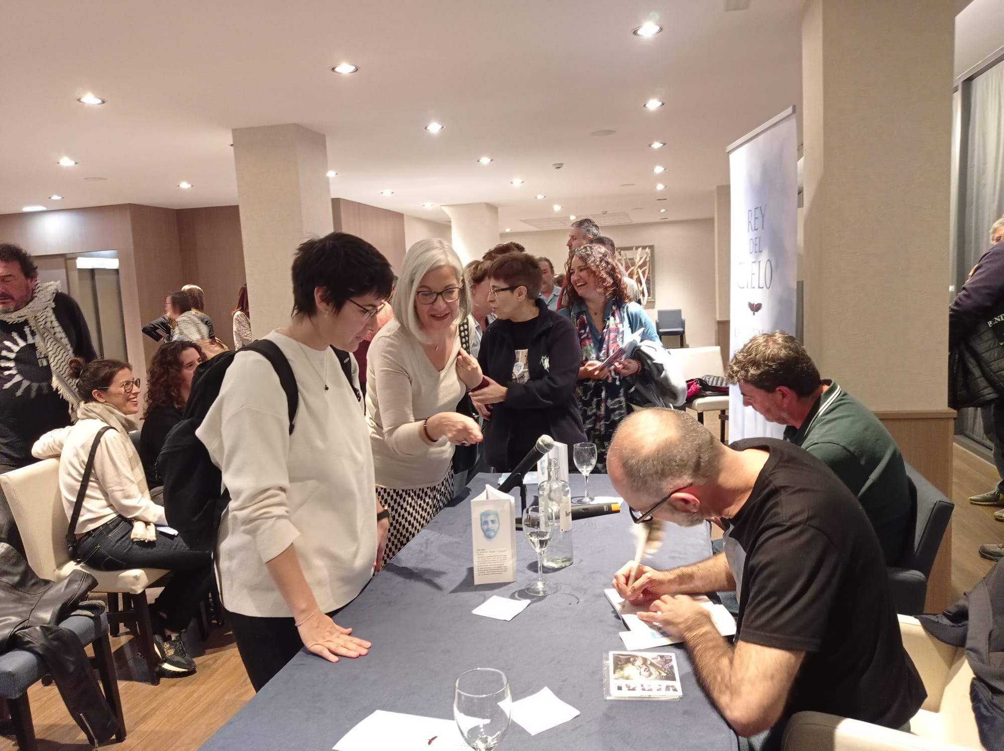 Presentación y firmas de Rey del Cielo de Pablo Vallés y Raúl Sunn.