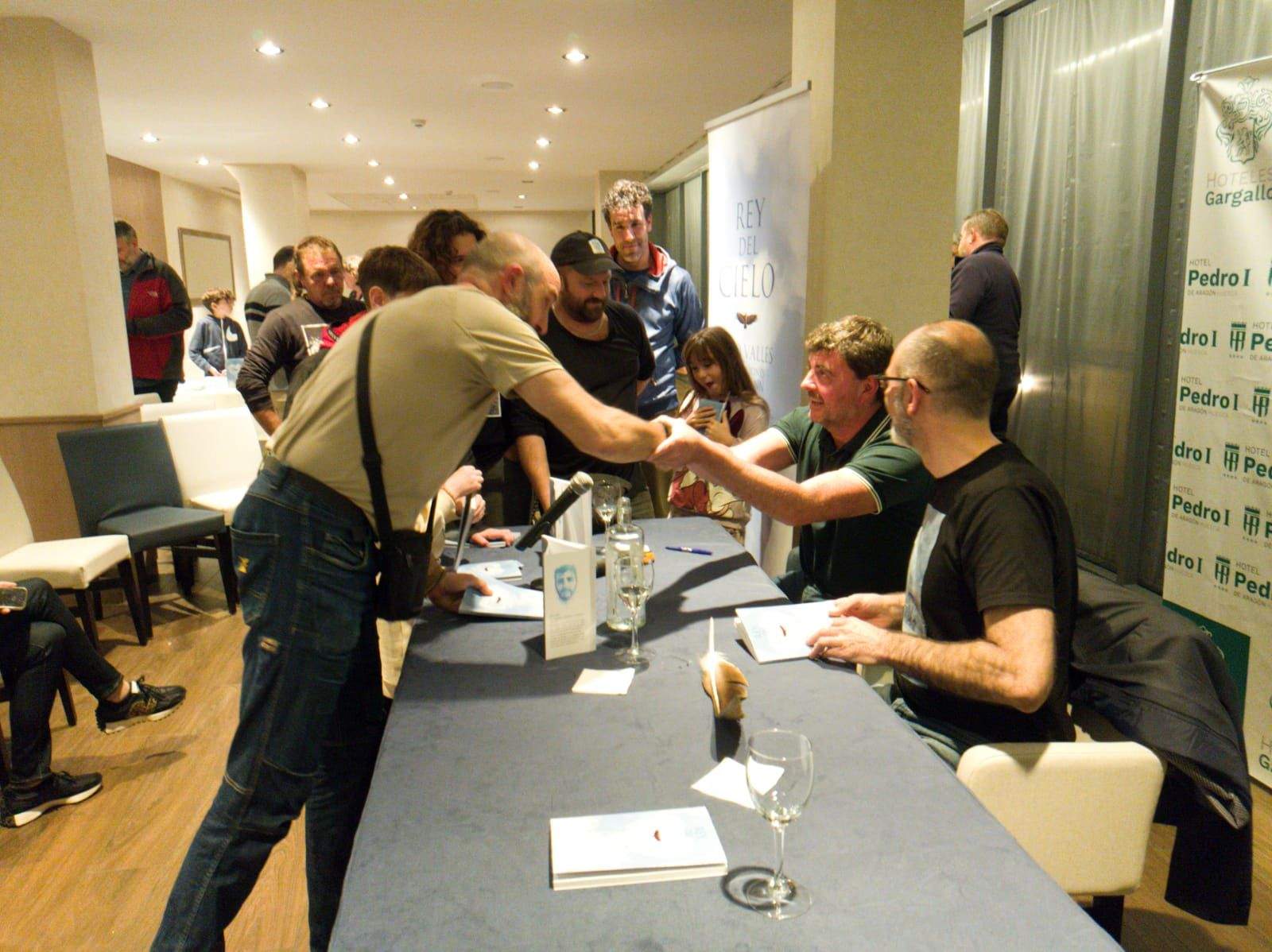 Presentación y firmas de Rey del Cielo de Pablo Vallés y Raúl Sunn.