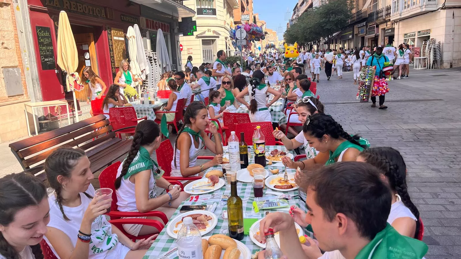 Almuerzos en la mañana del arranque de las fiestas de San Lorenzo