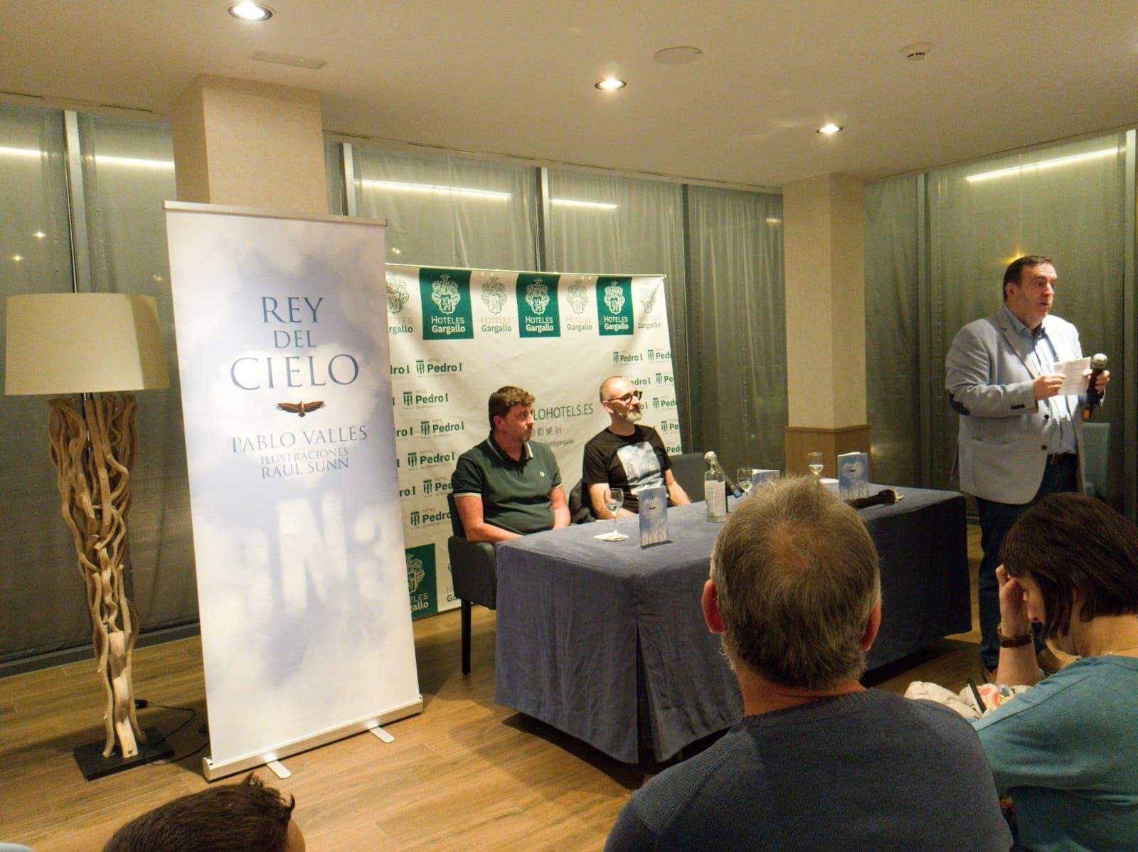 Presentación y firmas de Rey del Cielo de Pablo Vallés y Raúl Sunn.