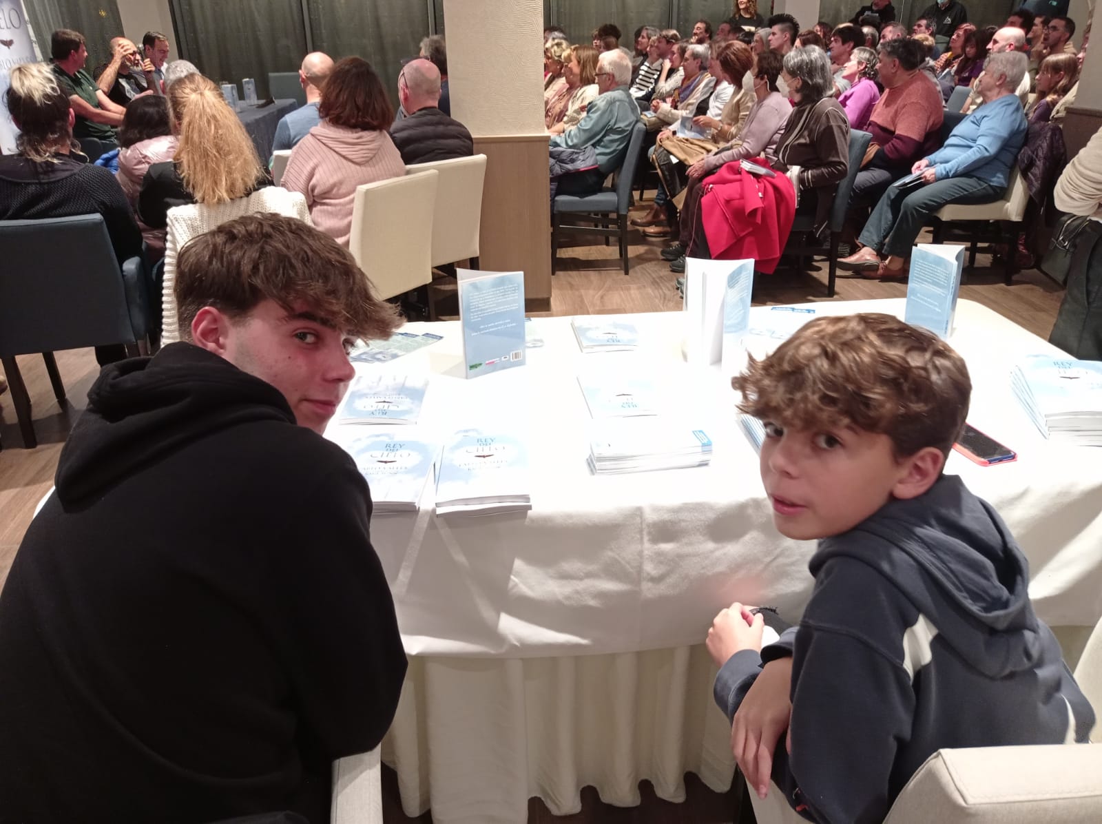 Presentación y firmas de Rey del Cielo de Pablo Vallés y Raúl Sunn.