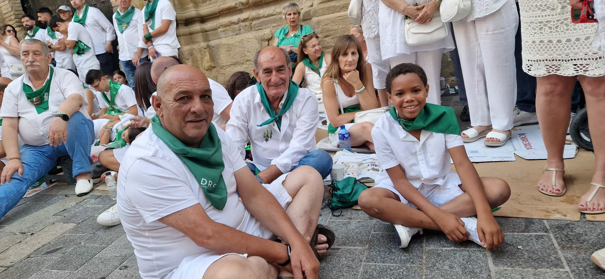 Danzantes la mañana del día 10 de agosto. Foto Myriam Martínez