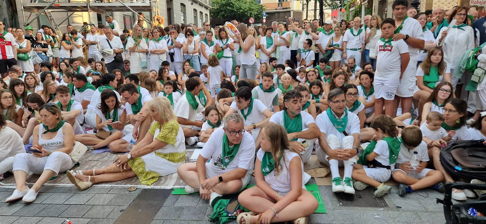 Danzantes la mañana del día 10 de agosto. Foto Myriam Martínez