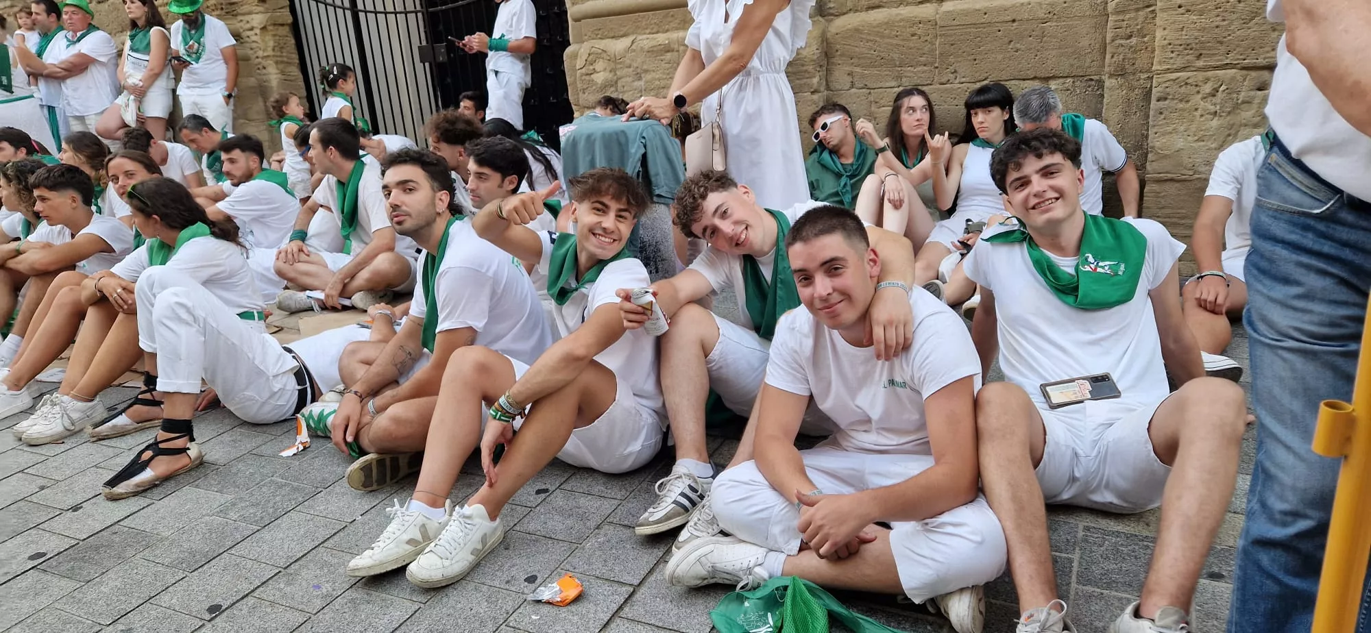 Danzantes la mañana del día 10 de agosto. Foto Myriam Martínez