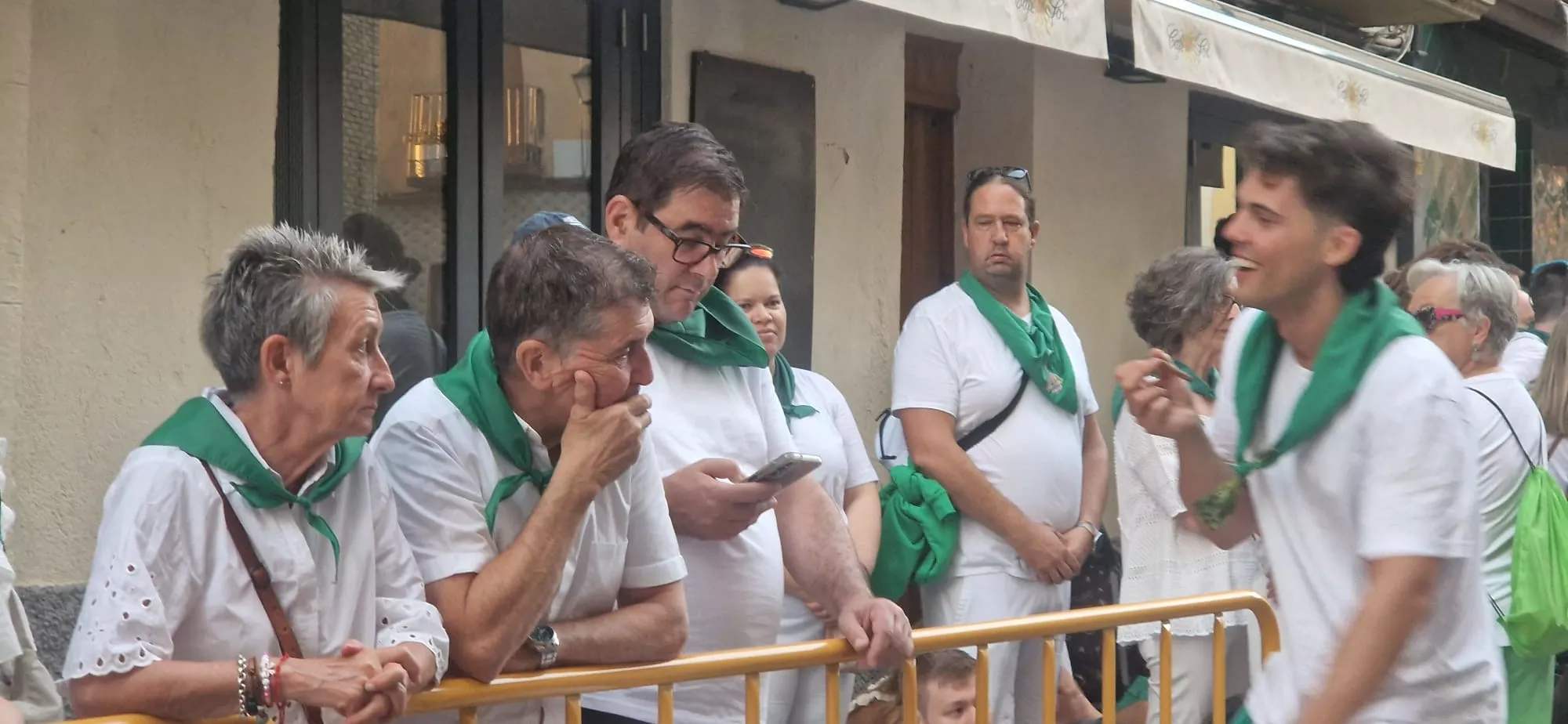 Danzantes la mañana del día 10 de agosto. Foto Myriam Martínez