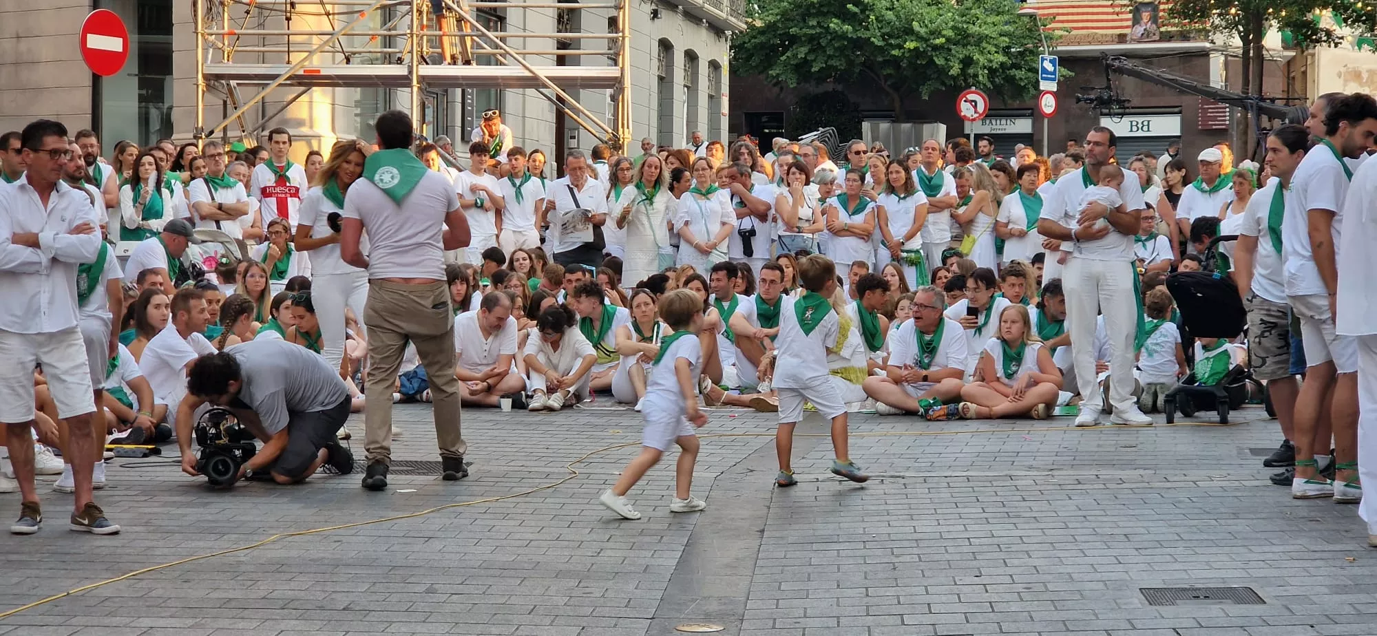 Danzantes la mañana del día 10 de agosto. Foto Myriam Martínez