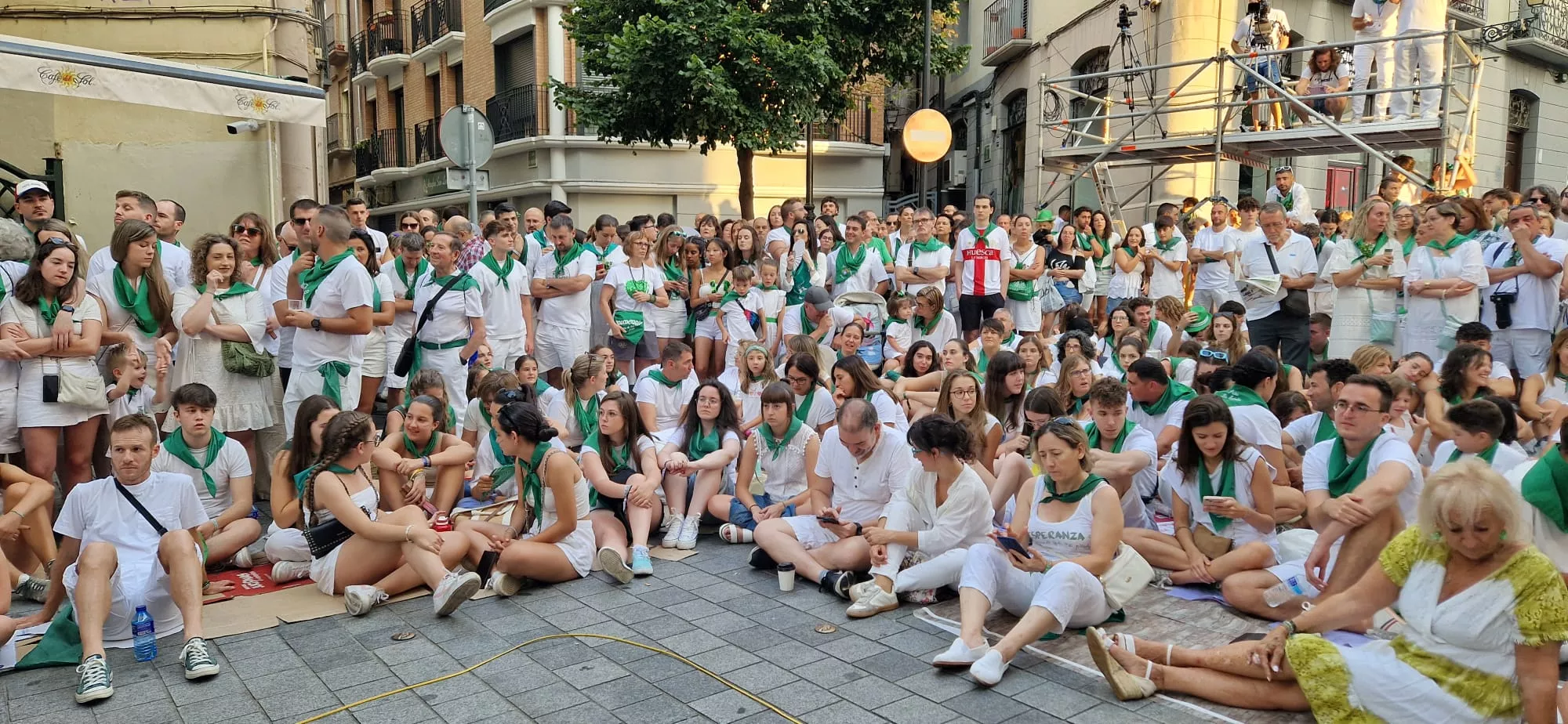 Danzantes la mañana del día 10 de agosto. Foto Myriam Martínez