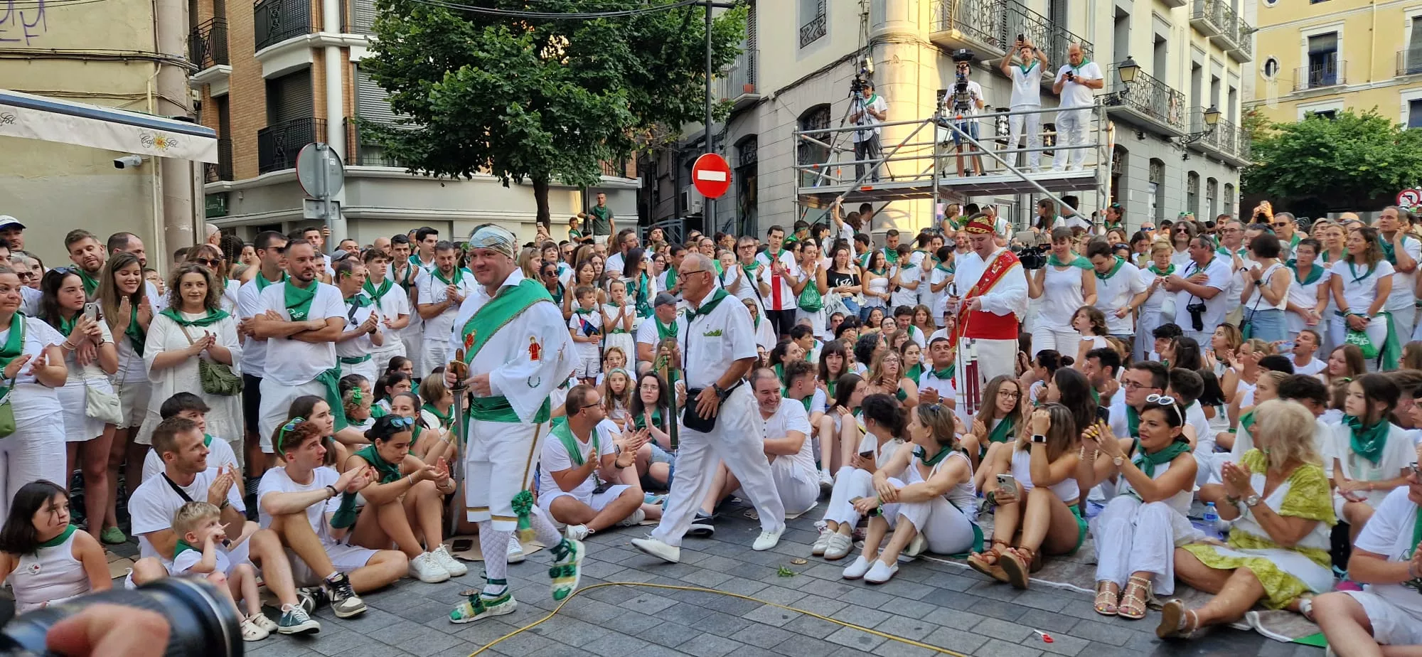 Danzantes la mañana del día 10 de agosto. Foto Myriam Martínez