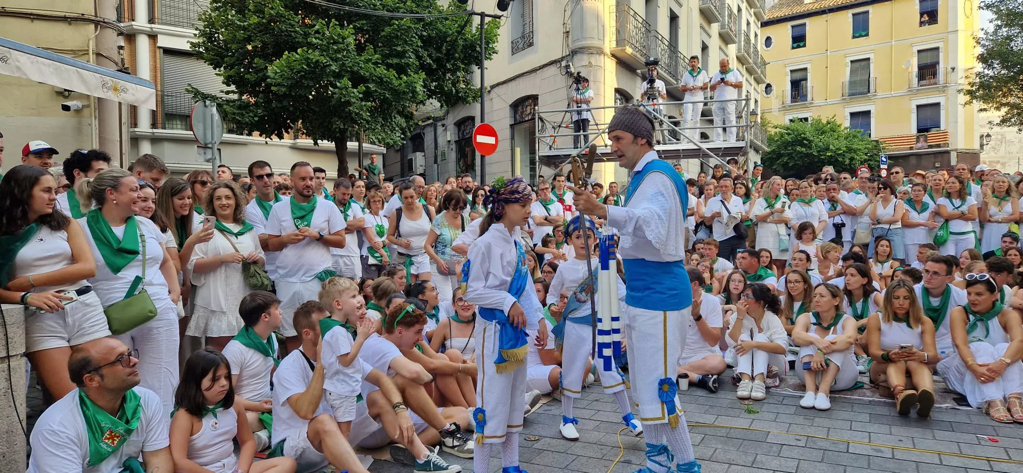 Danzantes la mañana del día 10 de agosto. Foto Myriam Martínez