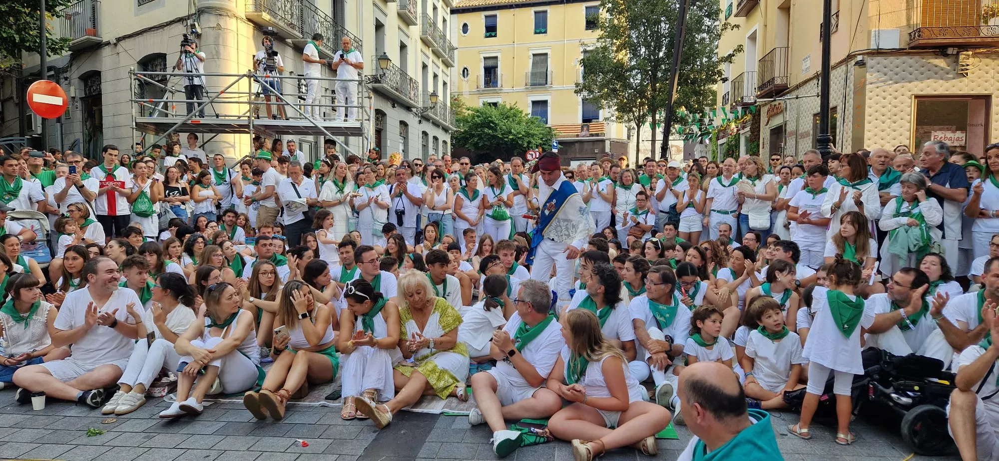 Danzantes la mañana del día 10 de agosto. Foto Myriam Martínez