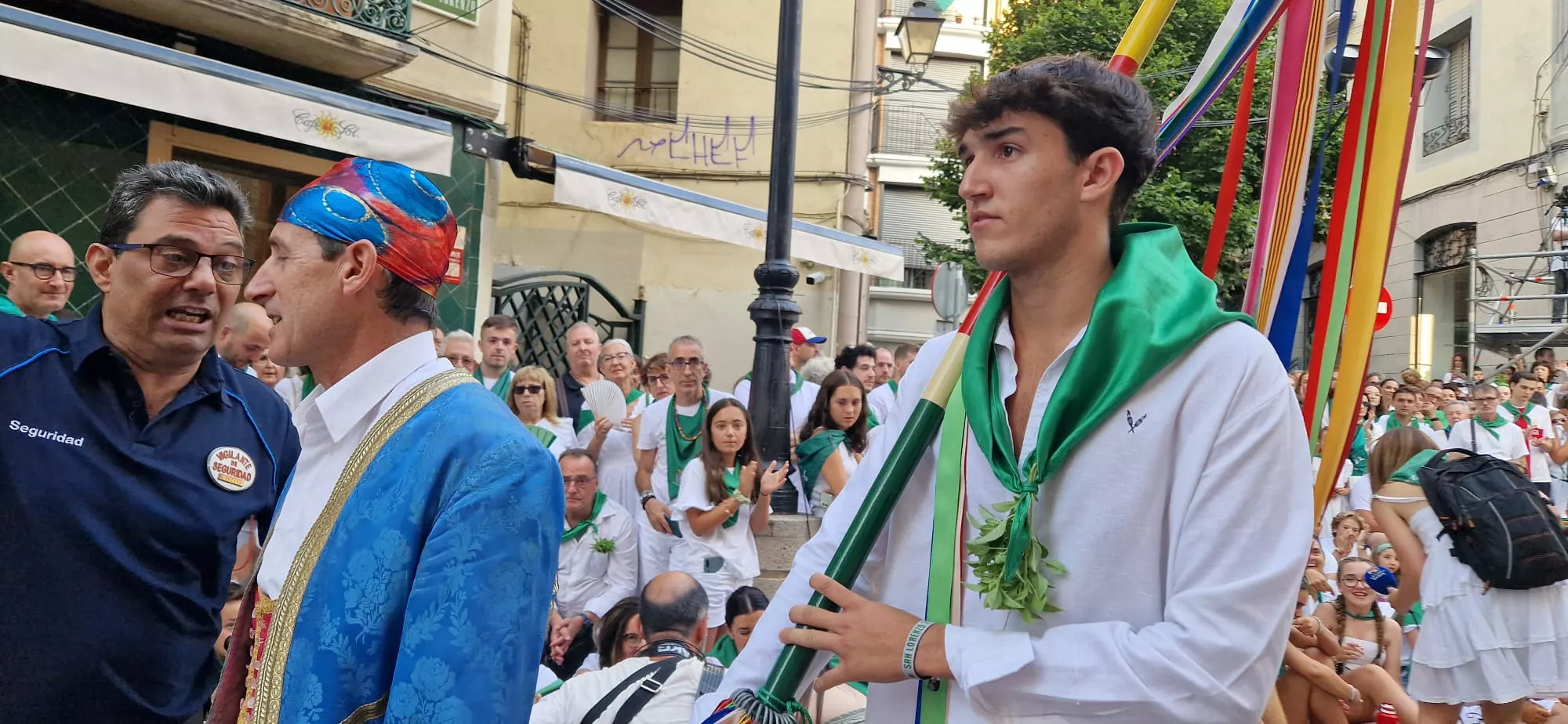 Danzantes la mañana del día 10 de agosto. Foto Myriam Martínez