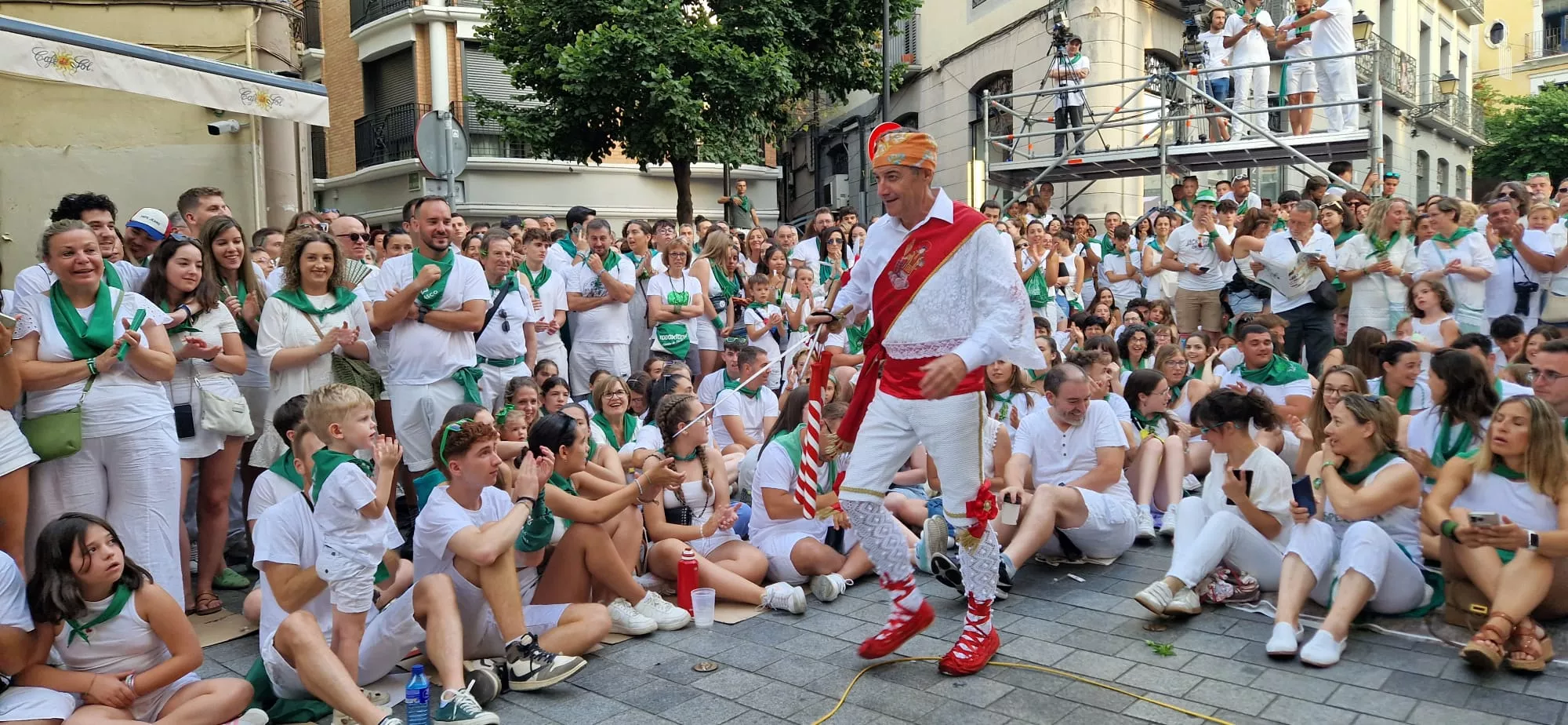Danzantes la mañana del día 10 de agosto. Foto Myriam Martínez