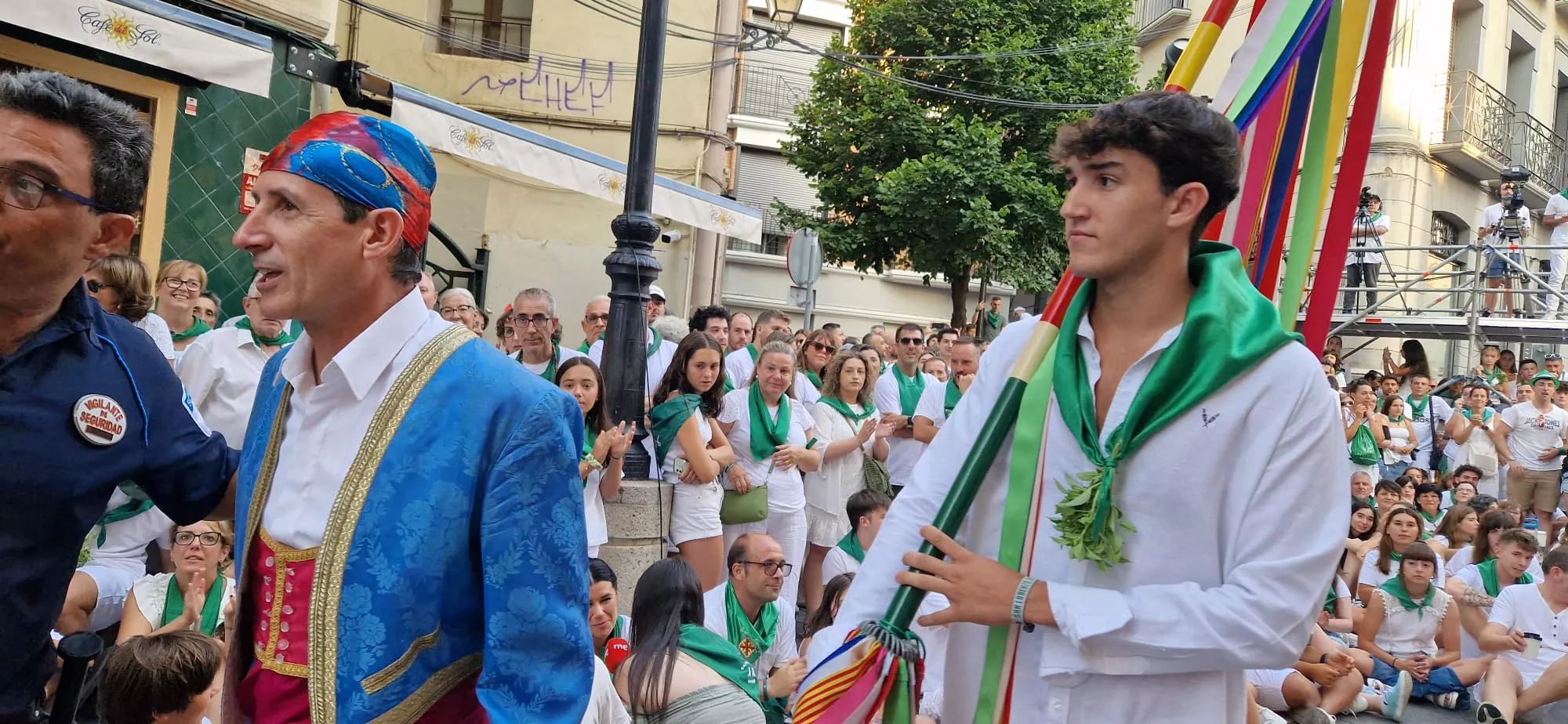 Danzantes la mañana del día 10 de agosto. Foto Myriam Martínez