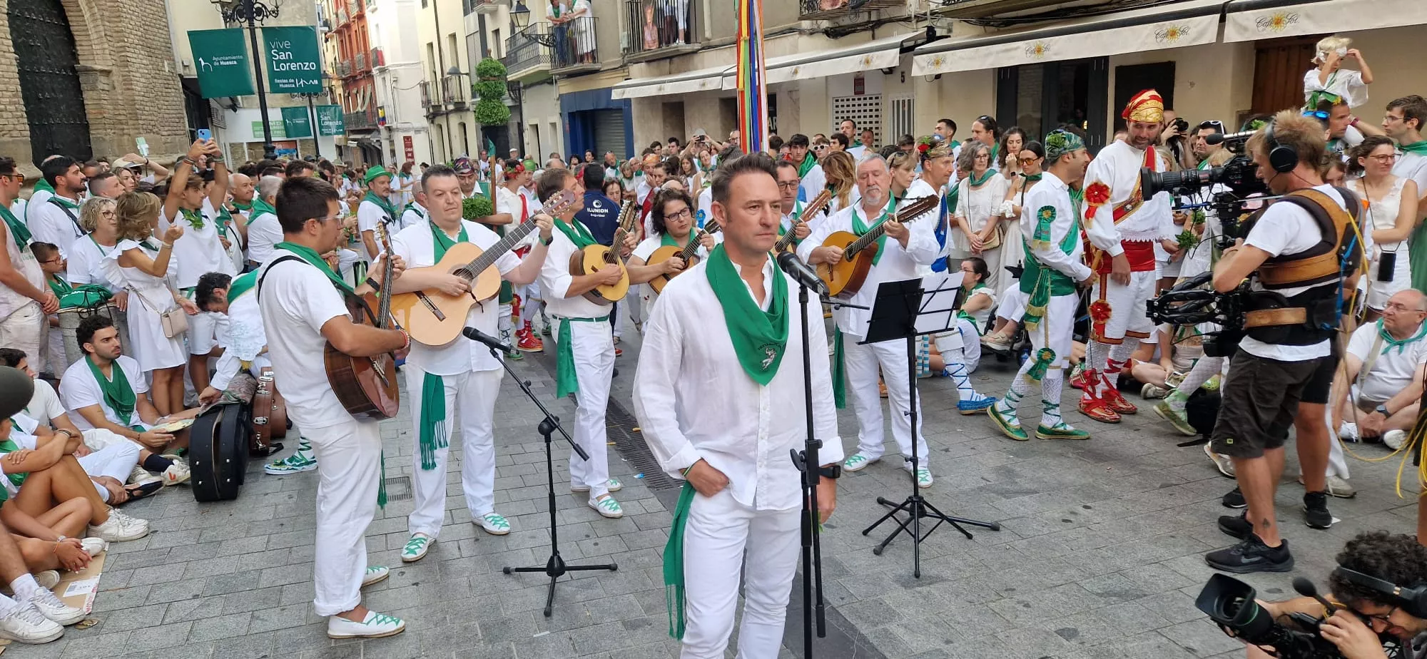 Danzantes la mañana del día 10 de agosto. Foto Myriam Martínez