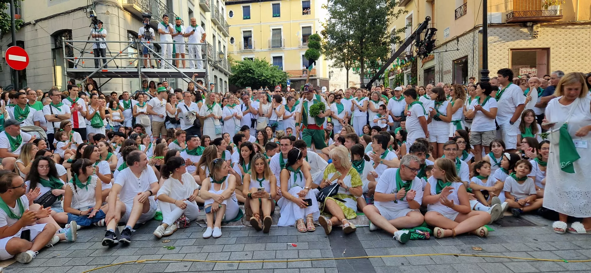 Danzantes la mañana del día 10 de agosto. Foto Myriam Martínez