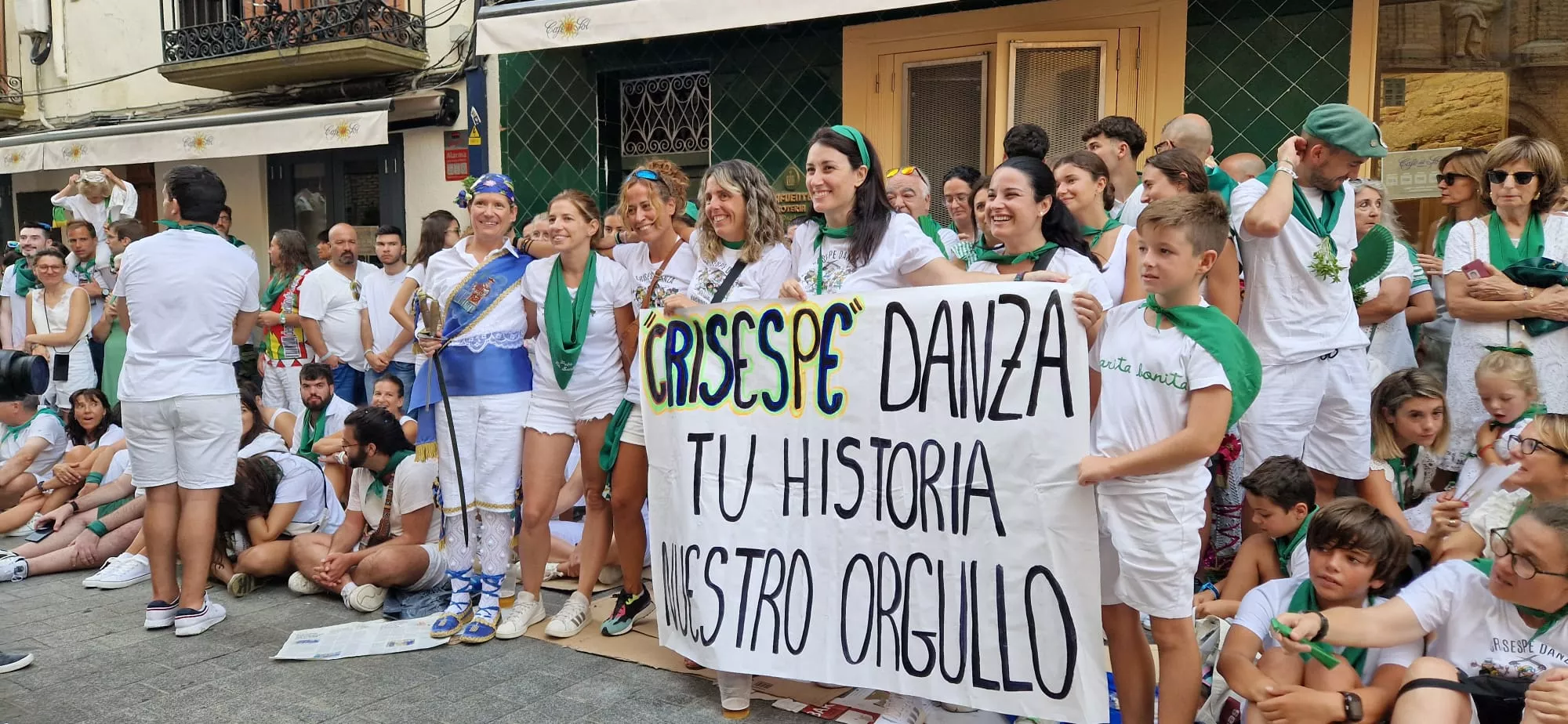 Danzantes la mañana del día 10 de agosto. Foto Myriam Martínez