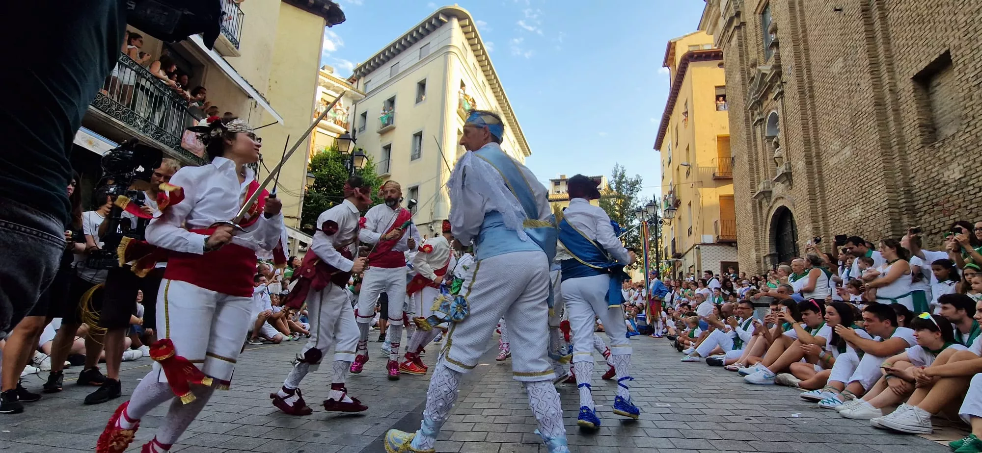 Danzantes la mañana del día 10 de agosto. Foto Myriam Martínez