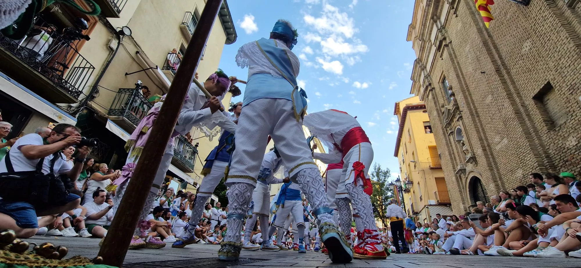 Danzantes la mañana del día 10 de agosto. Foto Myriam Martínez